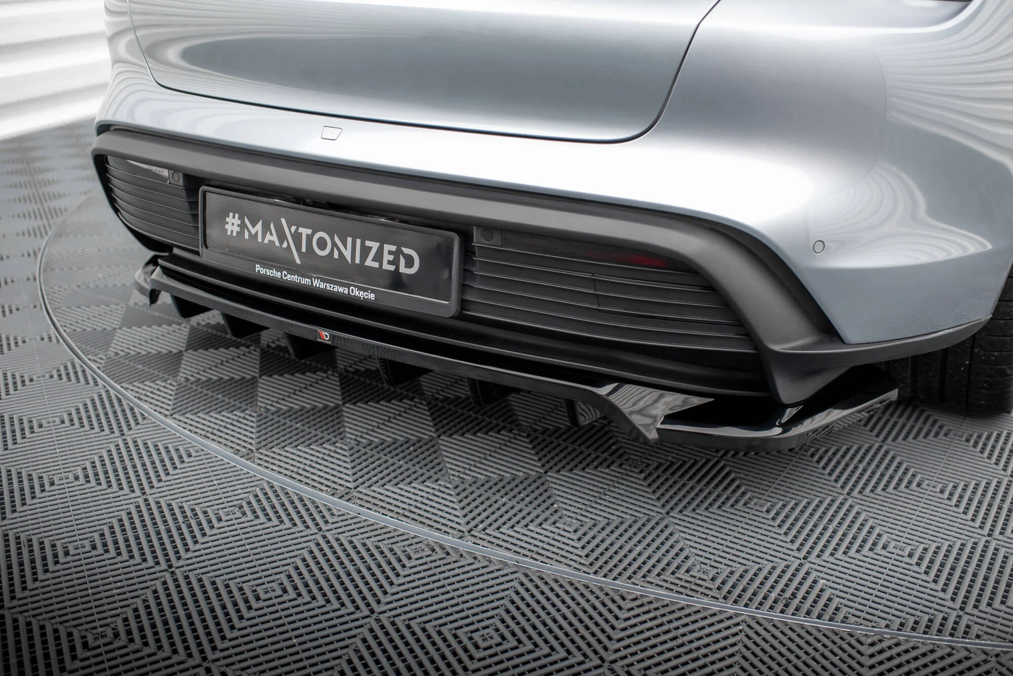 CENTRAL REAR SPLITTER (WITH VERTICAL BARS) PORSCHE TAYCAN / TAYCAN 4 / TAYCAN 4S / TAYCAN GTS MK1 - Image 5