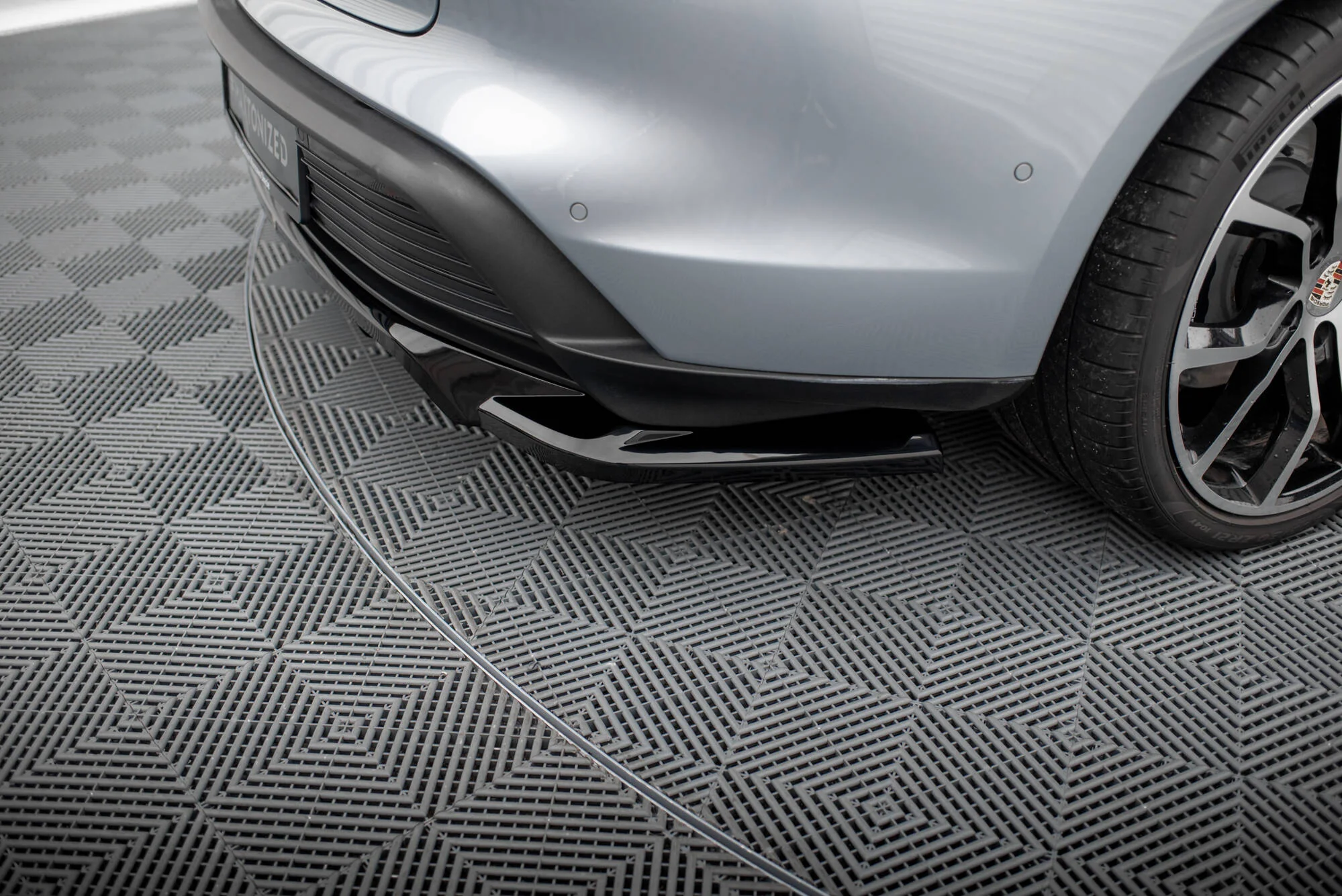 CENTRAL REAR SPLITTER (WITH VERTICAL BARS) PORSCHE TAYCAN / TAYCAN 4 / TAYCAN 4S / TAYCAN GTS MK1 - Image 7