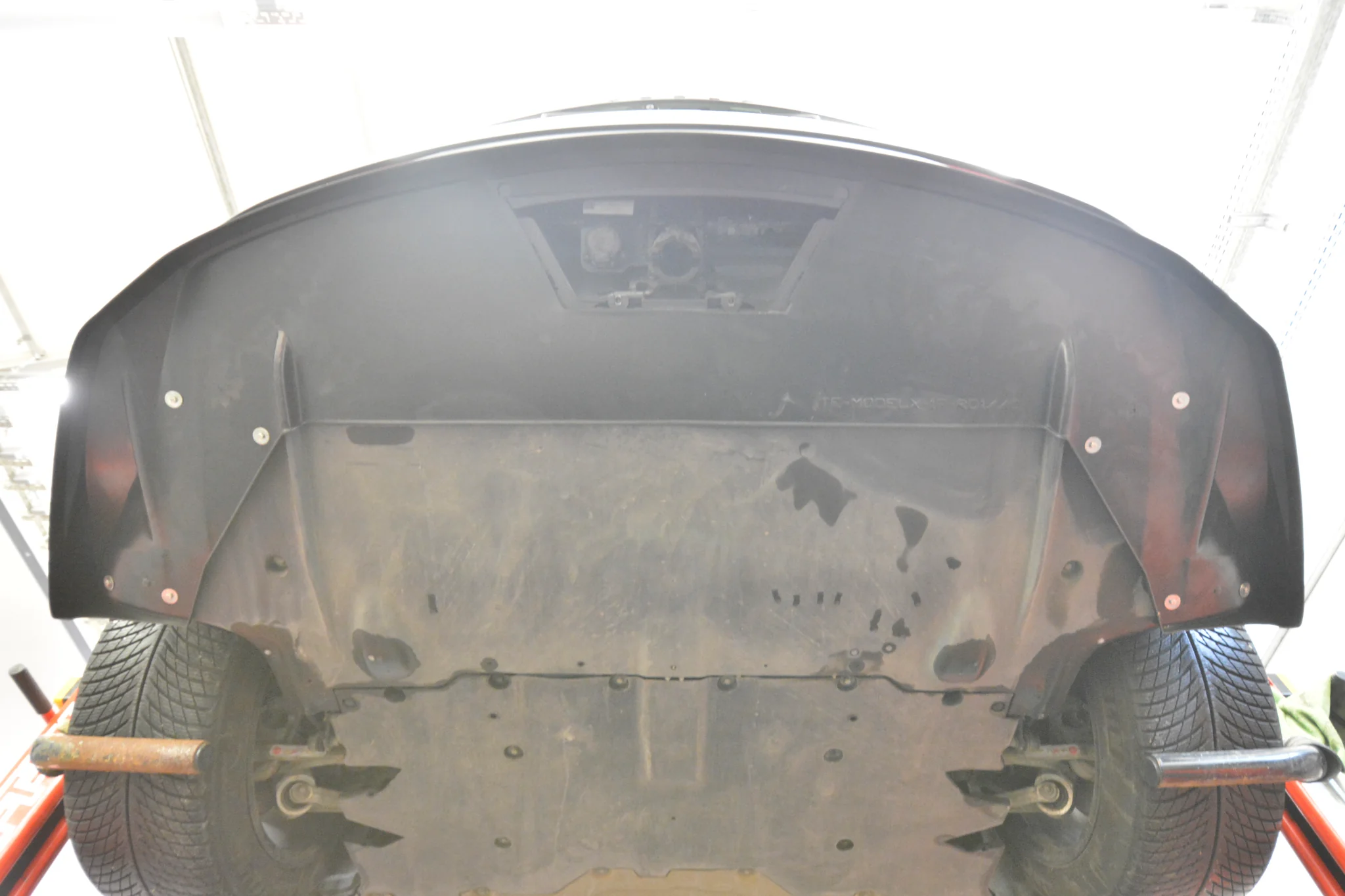 CENTRAL REAR SPLITTER (WITH VERTICAL BARS) TESLA MODEL X MK1 FACELIFT - Image 11
