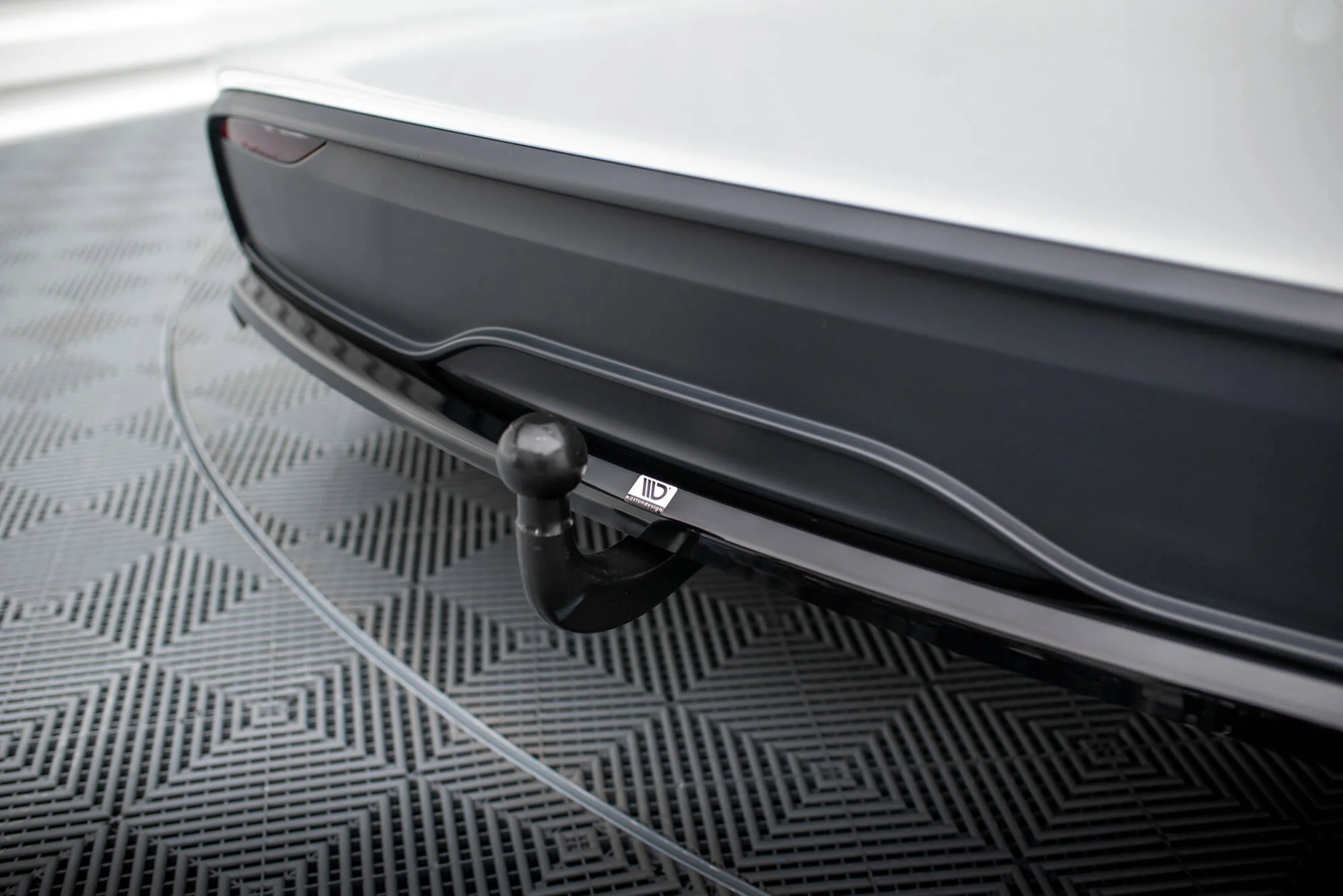 CENTRAL REAR SPLITTER (WITH VERTICAL BARS) TESLA MODEL X MK1 FACELIFT - Image 8