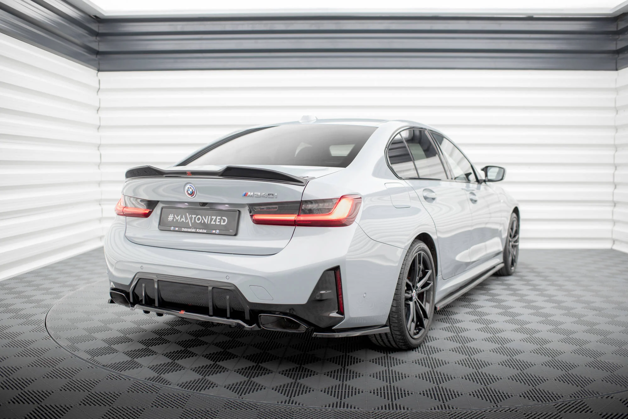 CENTRAL REAR SPLITTER (WITH VERTICAL BARS) V.1 BMW M340I G20 / G21 FACELIFT - Image 4