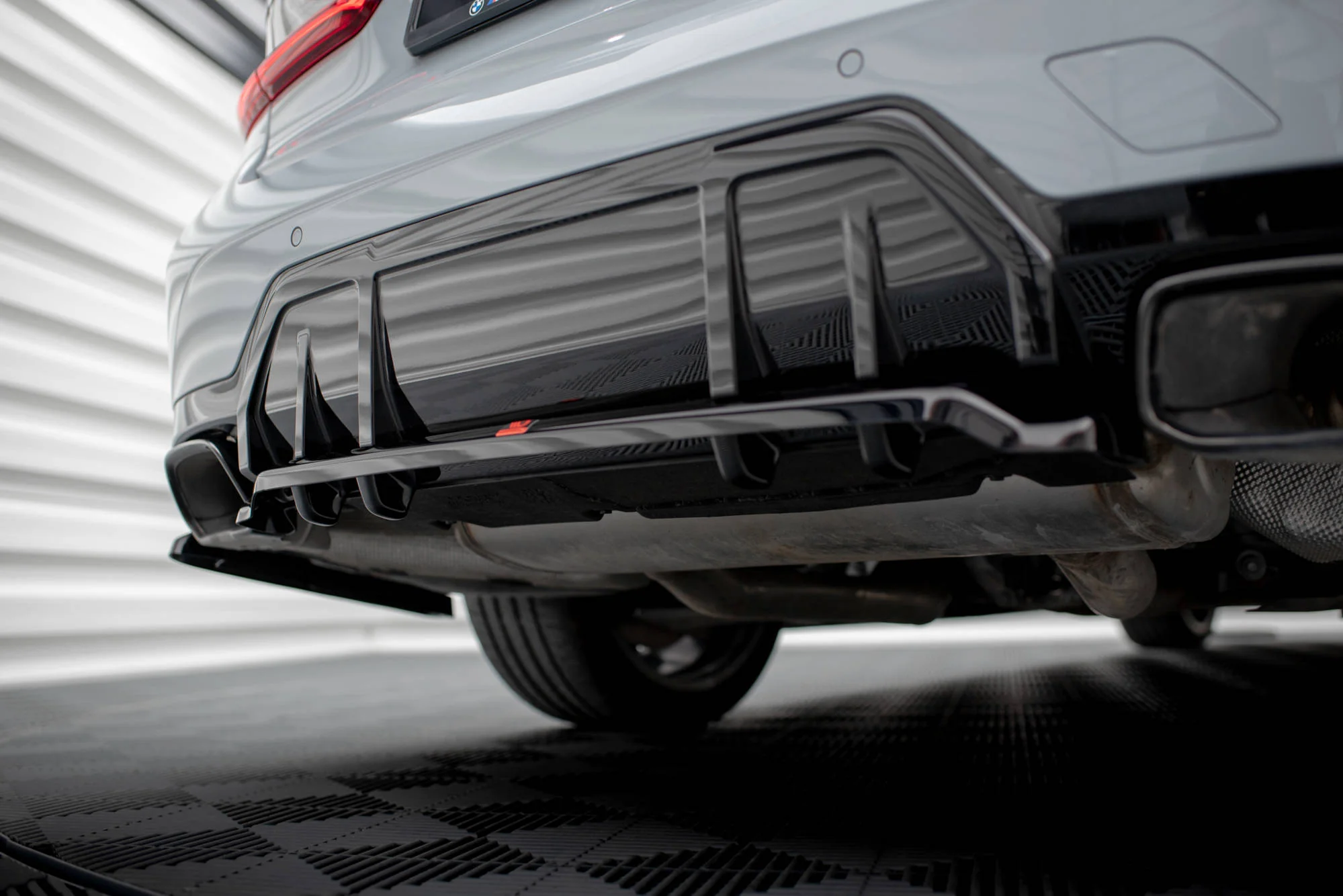 CENTRAL REAR SPLITTER (WITH VERTICAL BARS) V.1 BMW M340I G20 / G21 FACELIFT - Image 5