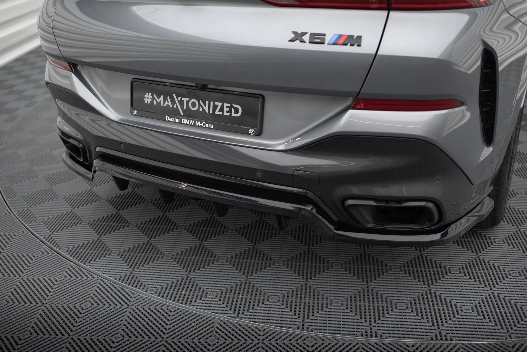 CENTRAL REAR SPLITTER (WITH VERTICAL BARS) V.1 BMW X6 M-PACK G06 FACELIFT - Image 3