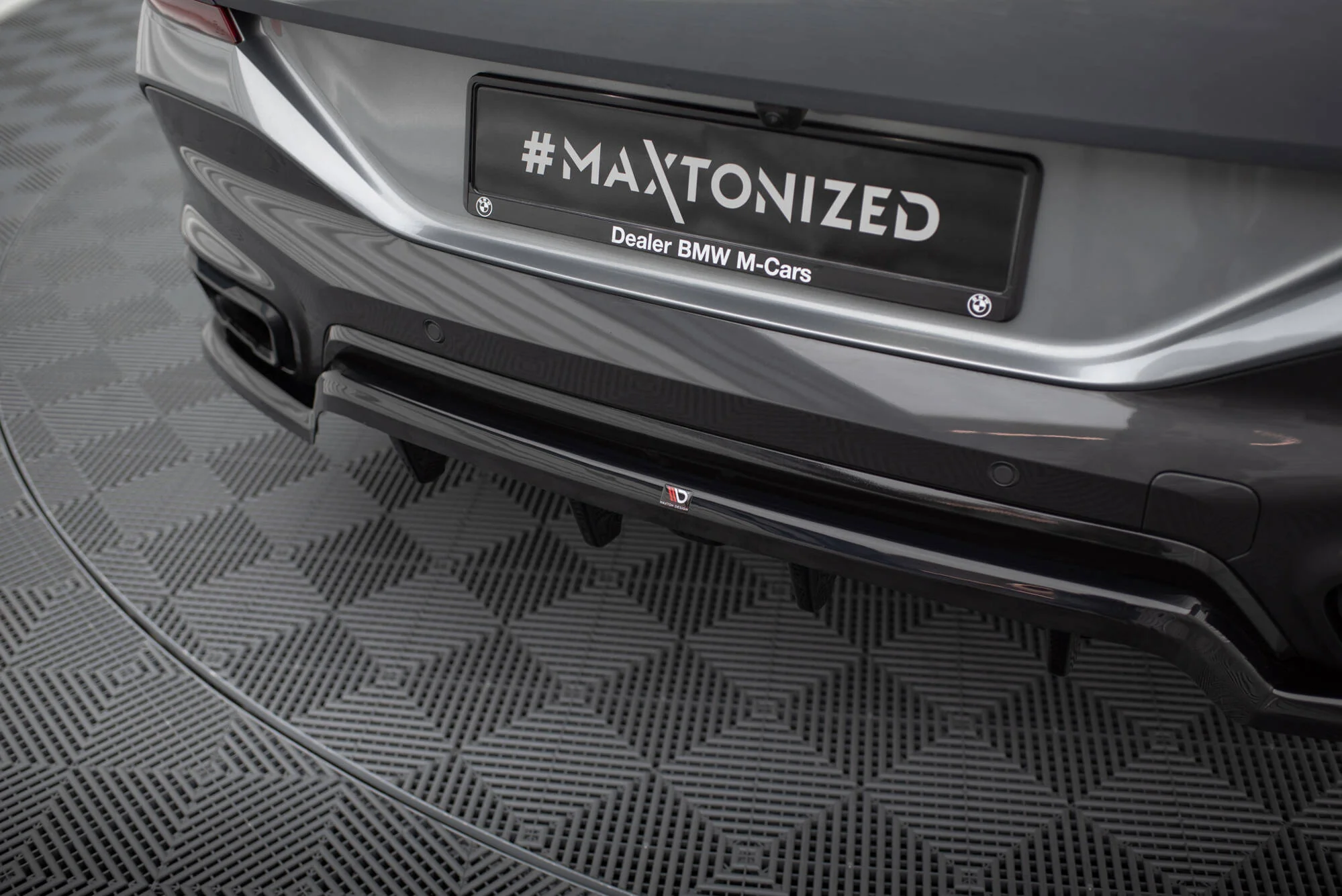 CENTRAL REAR SPLITTER (WITH VERTICAL BARS) V.1 BMW X6 M-PACK G06 FACELIFT - Image 4
