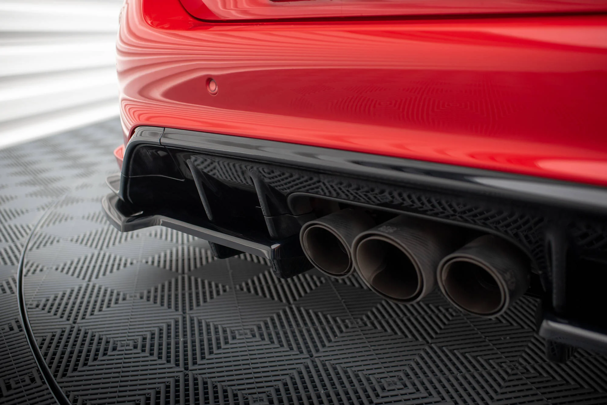 CENTRAL REAR SPLITTER (WITH VERTICAL BARS) V.1 + FLAPS HONDA CIVIC TYPE-R MK 11 - Image 4