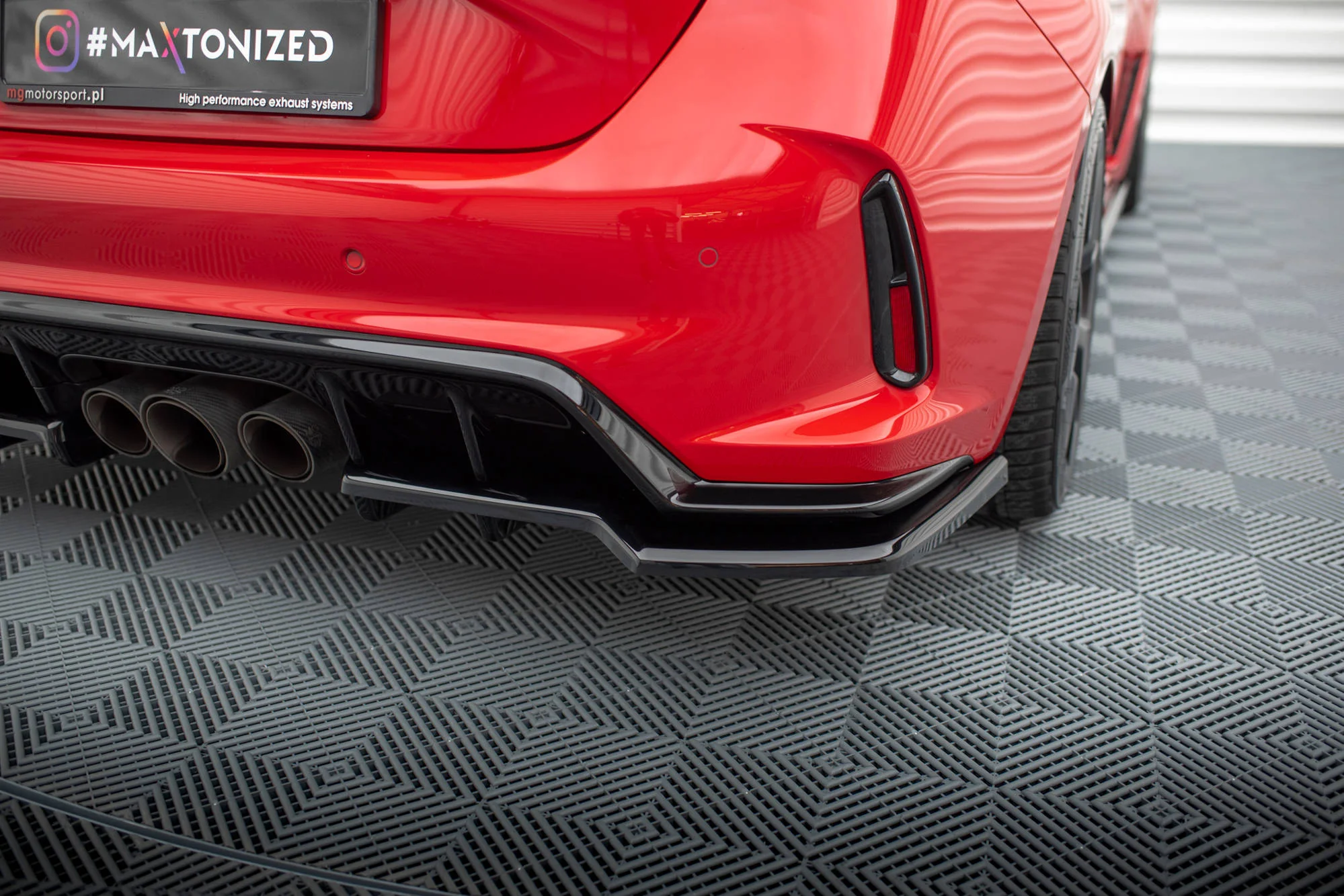CENTRAL REAR SPLITTER (WITH VERTICAL BARS) V.1 HONDA CIVIC TYPE-R MK 11 - Image 2