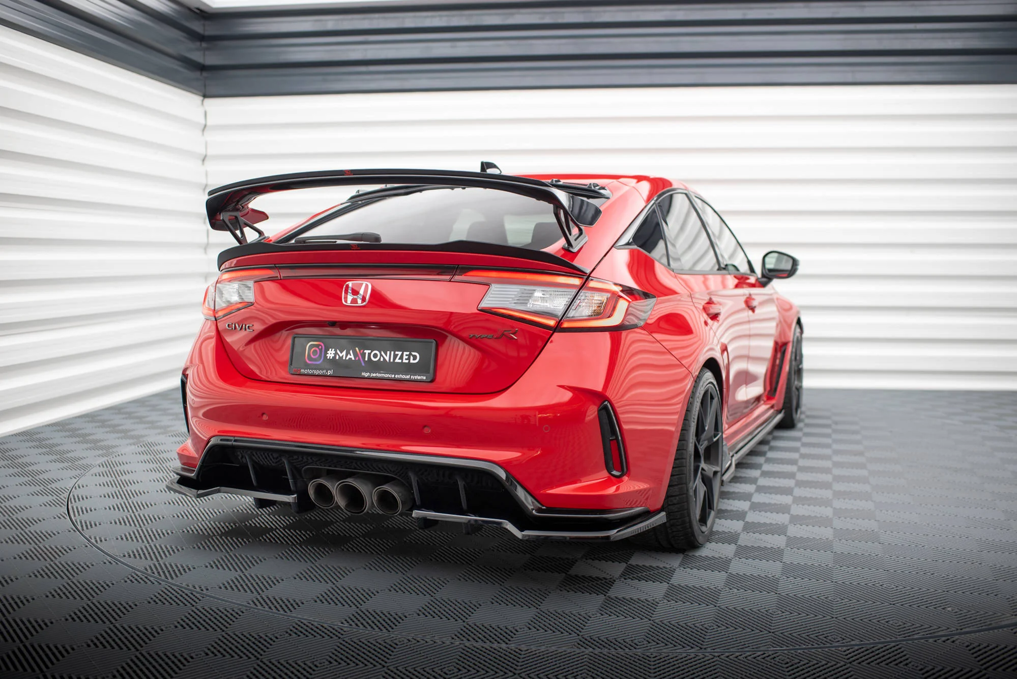 CENTRAL REAR SPLITTER (WITH VERTICAL BARS) V.1 HONDA CIVIC TYPE-R MK 11 - Image 3