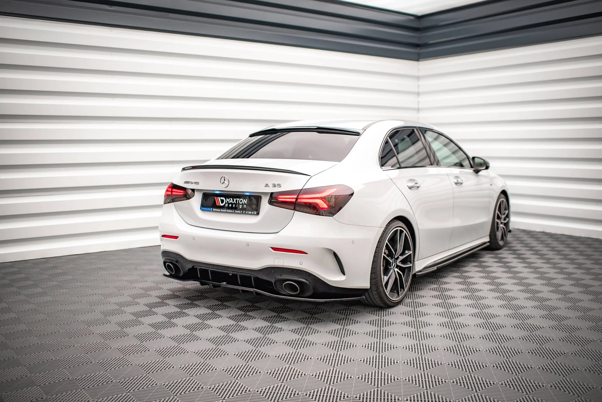 CENTRAL REAR SPLITTER (WITH VERTICAL BARS) V.1 MERCEDES A 35 AMG SEDAN V177 - Image 3