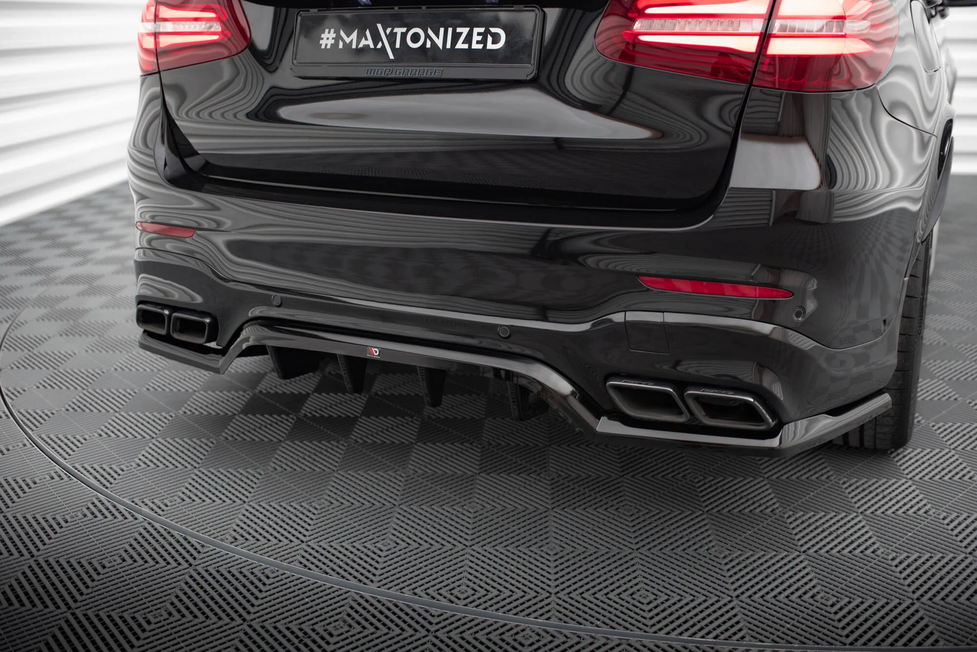 CENTRAL REAR SPLITTER (WITH VERTICAL BARS) V.1 MERCEDES-AMG GLC 63 SUV X253 - Image 3