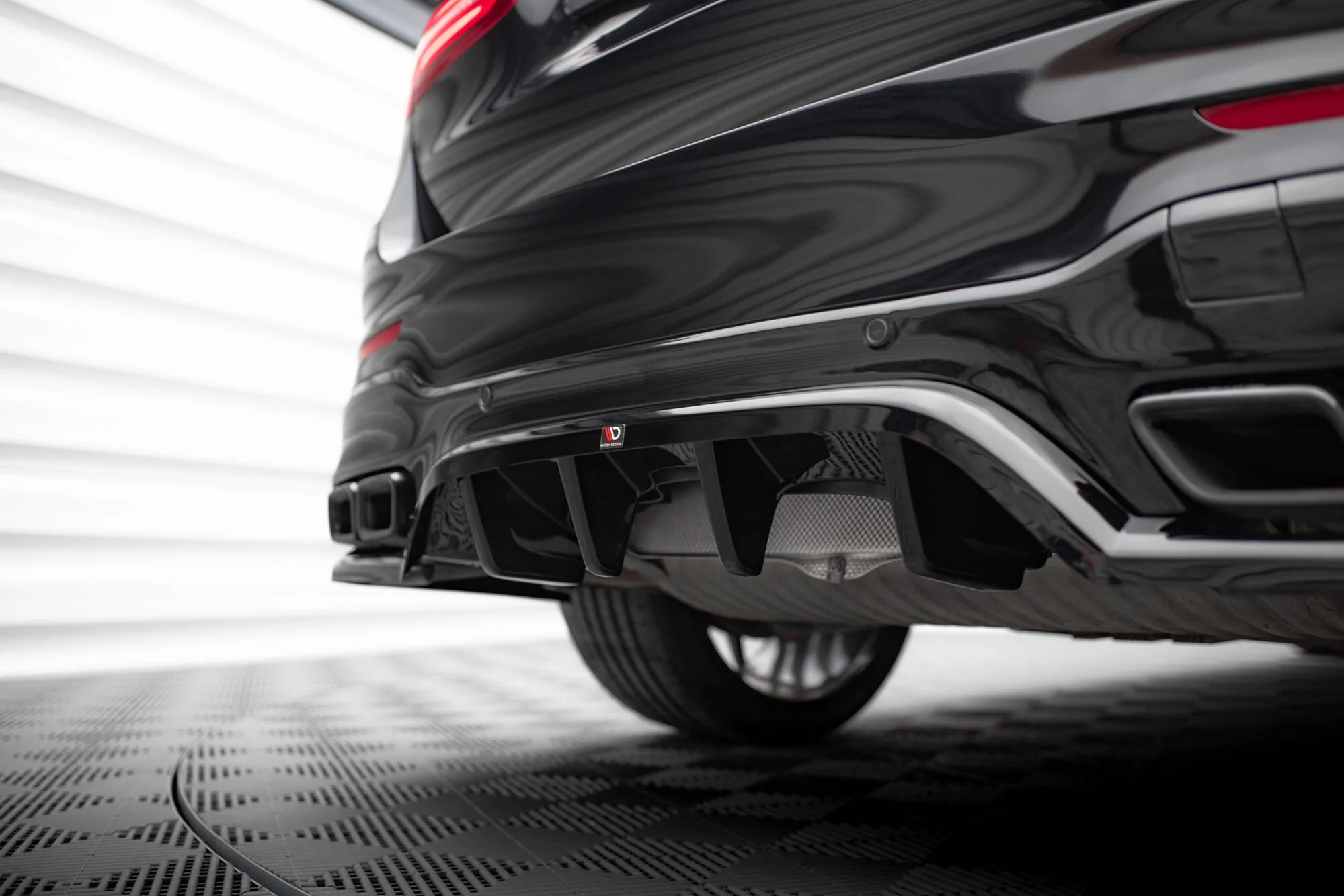 CENTRAL REAR SPLITTER (WITH VERTICAL BARS) V.1 MERCEDES-AMG GLC 63 SUV X253 - Image 4