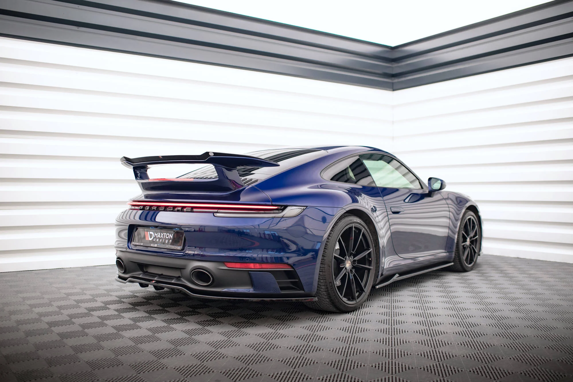 CENTRAL REAR SPLITTER (WITH VERTICAL BARS) V.1 PORSCHE 911 CARRERA AERO 992 / CARRERA GTS 992 - Image 3
