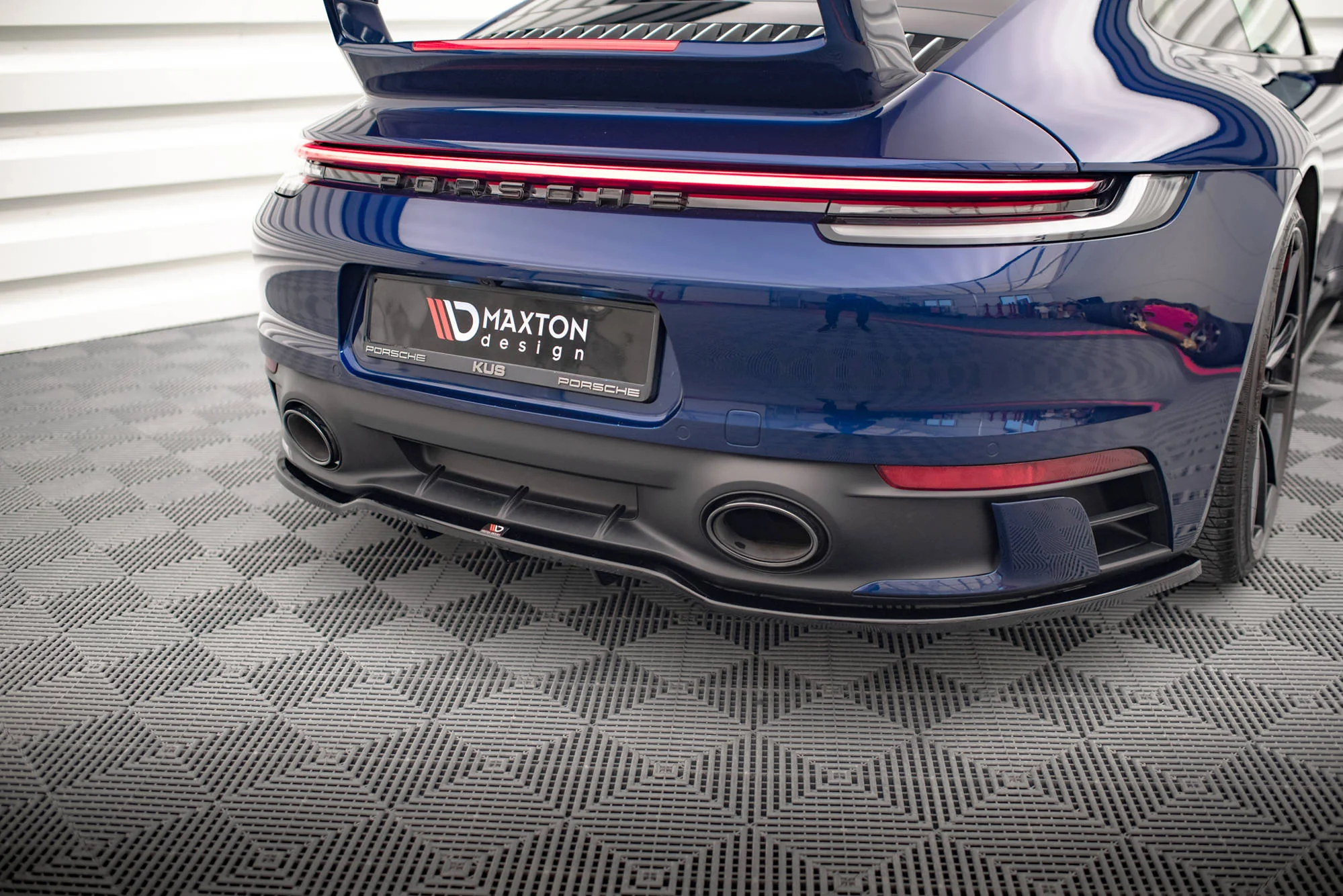 CENTRAL REAR SPLITTER (WITH VERTICAL BARS) V.1 PORSCHE 911 CARRERA AERO 992 / CARRERA GTS 992 - Image 5