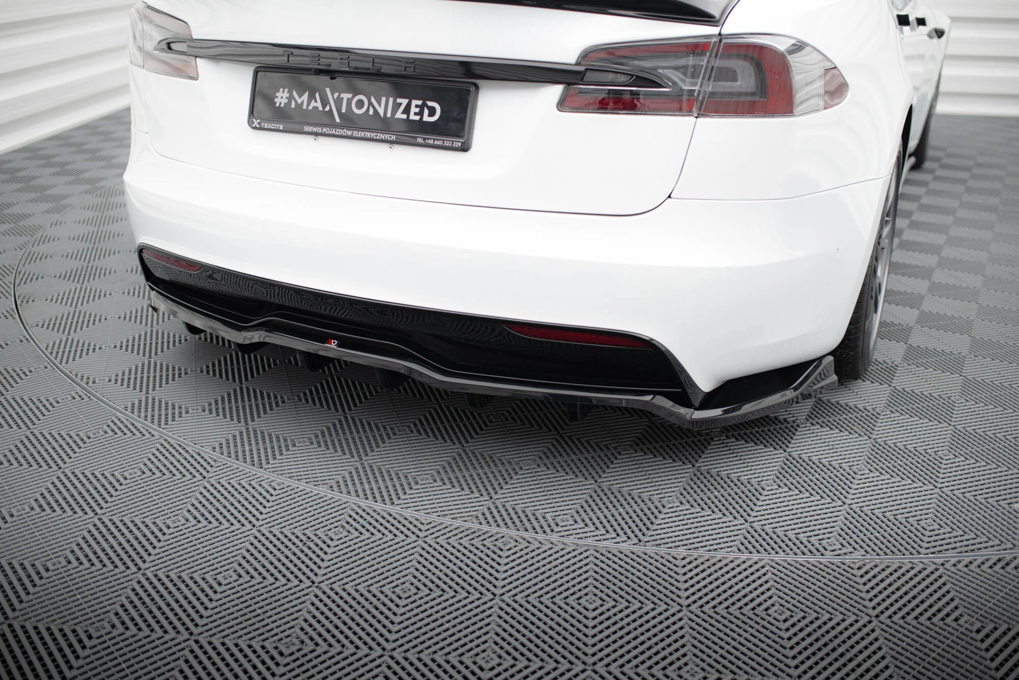 CENTRAL REAR SPLITTER (WITH VERTICAL BARS) V.1 TESLA MODEL S PLAID MK1 FACELIFT - Image 3