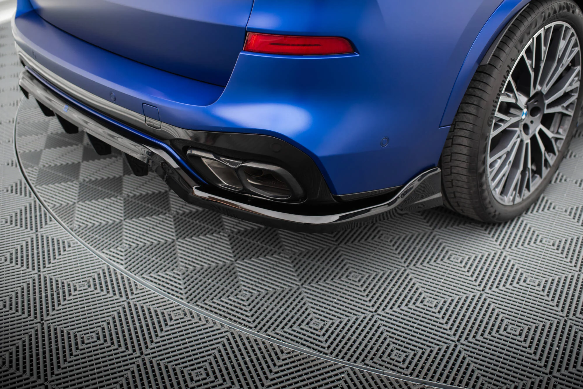 CENTRAL REAR SPLITTER (WITH VERTICAL BARS) V.2 BMW X5 M-PACK G05 FACELIFT - Image 4