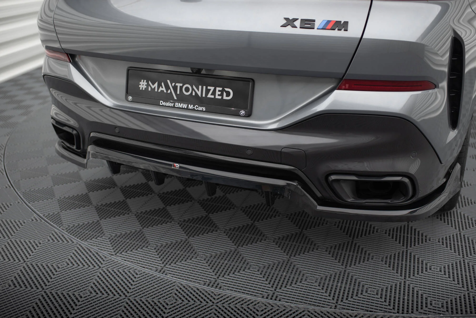 CENTRAL REAR SPLITTER (WITH VERTICAL BARS) V.2 BMW X6 M-PACK G06 FACELIFT - Image 3
