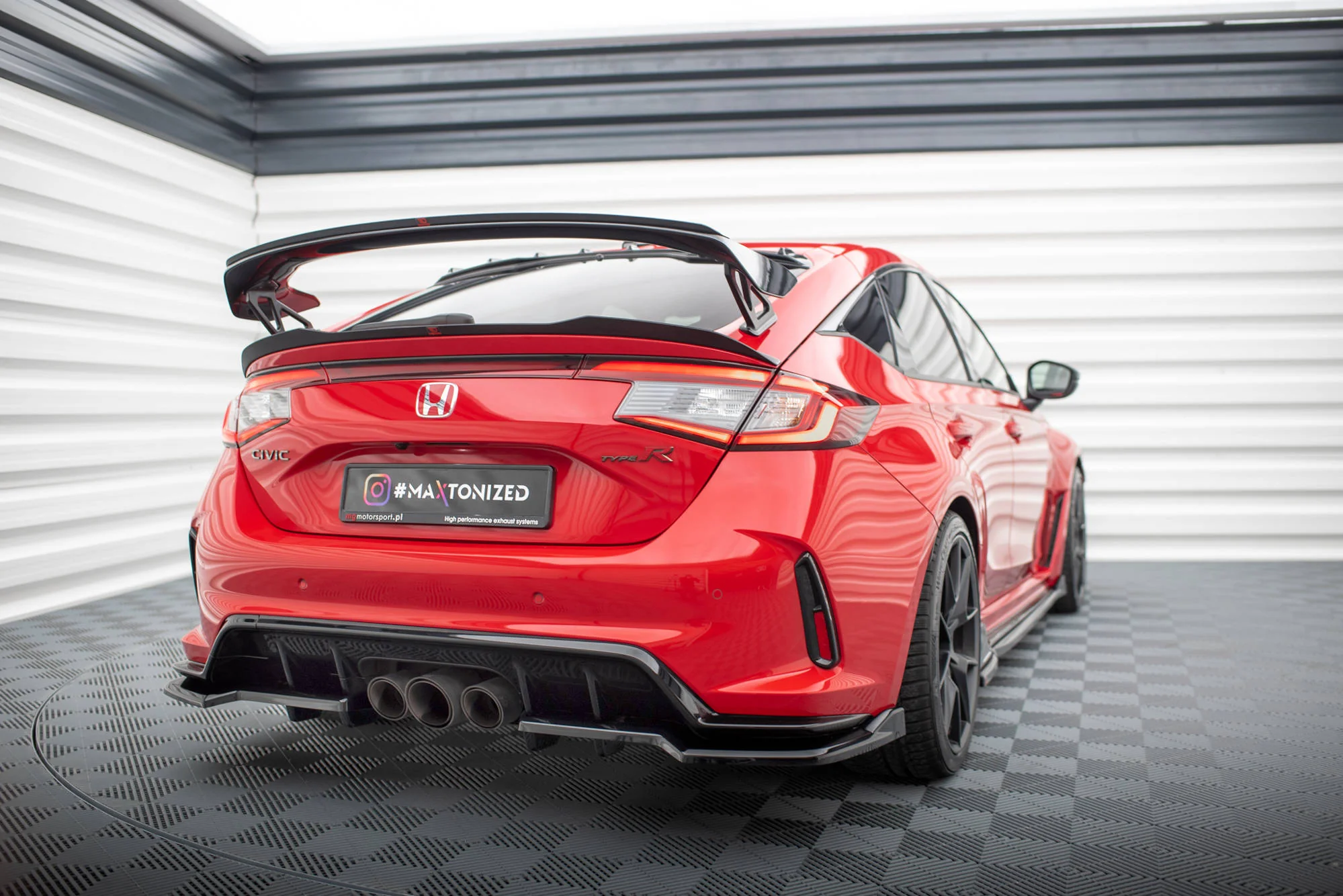 CENTRAL REAR SPLITTER (WITH VERTICAL BARS) V.2 HONDA CIVIC TYPE-R MK 11 - Image 2