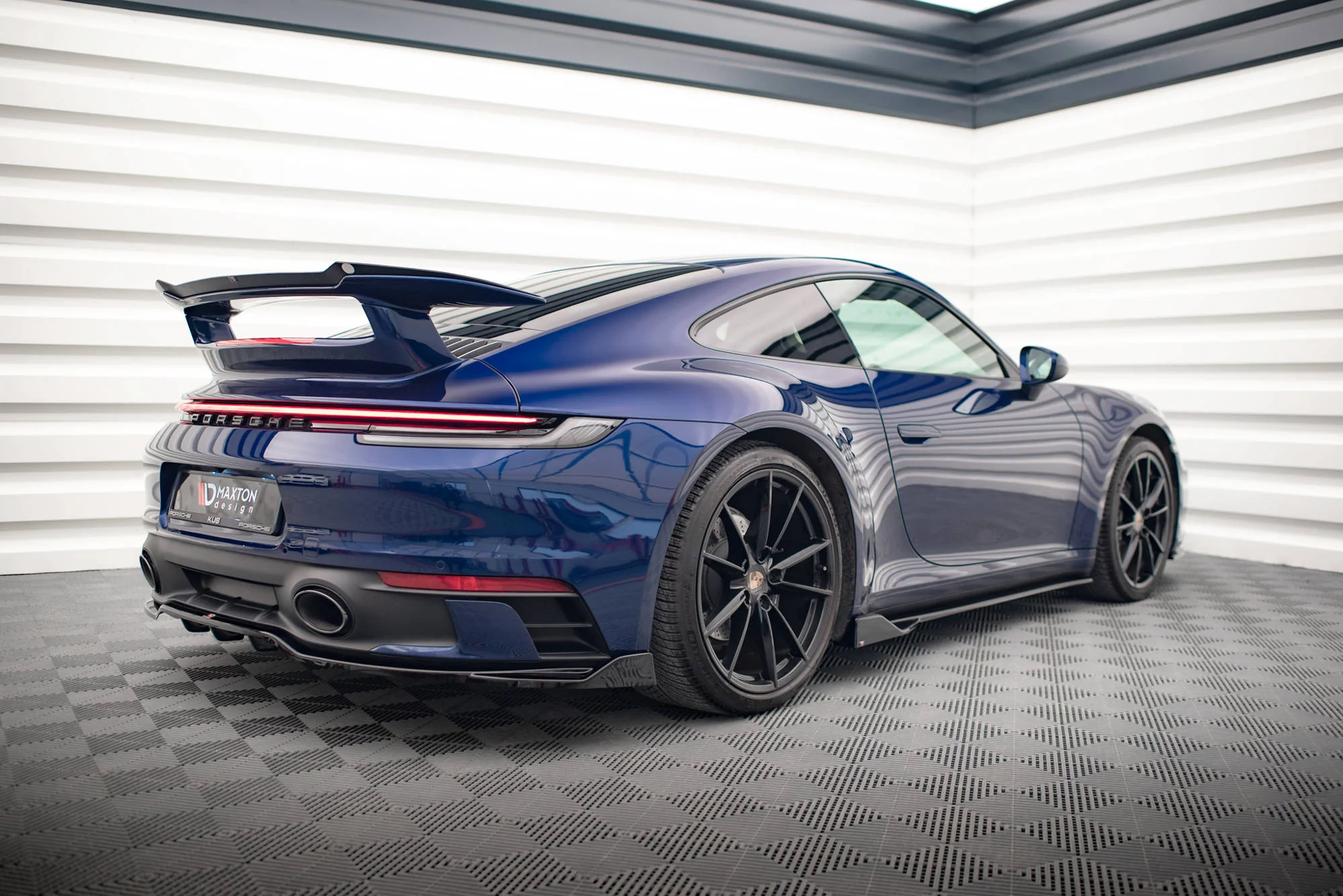CENTRAL REAR SPLITTER (WITH VERTICAL BARS) V.2 PORSCHE 911 CARRERA AERO 992 / CARRERA GTS 992 - Image 4