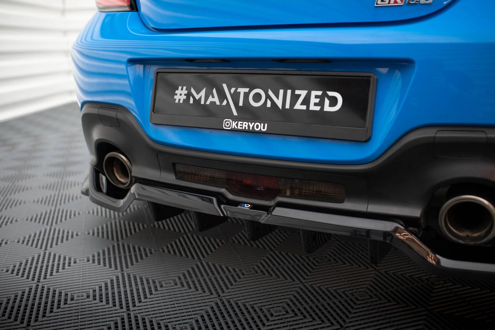 CENTRAL REAR SPLITTER (WITH VERTICAL BARS) V.3 TOYOTA GR86 MK1 / BRZ MK2 - Image 4