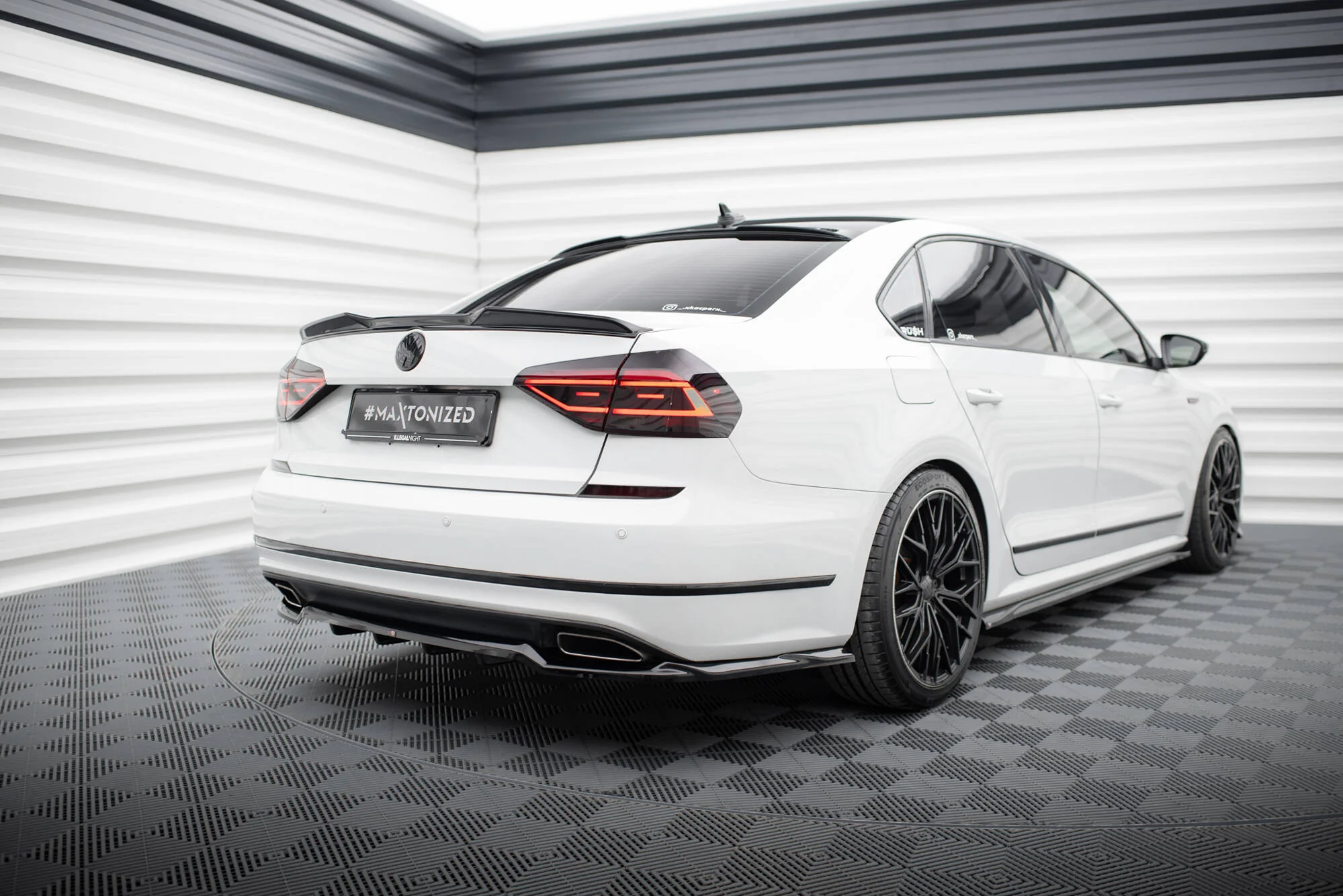 CENTRAL REAR SPLITTER (WITH VERTICAL BARS) VOLKSWAGEN PASSAT GT B8 FACELIFT USA - Image 2