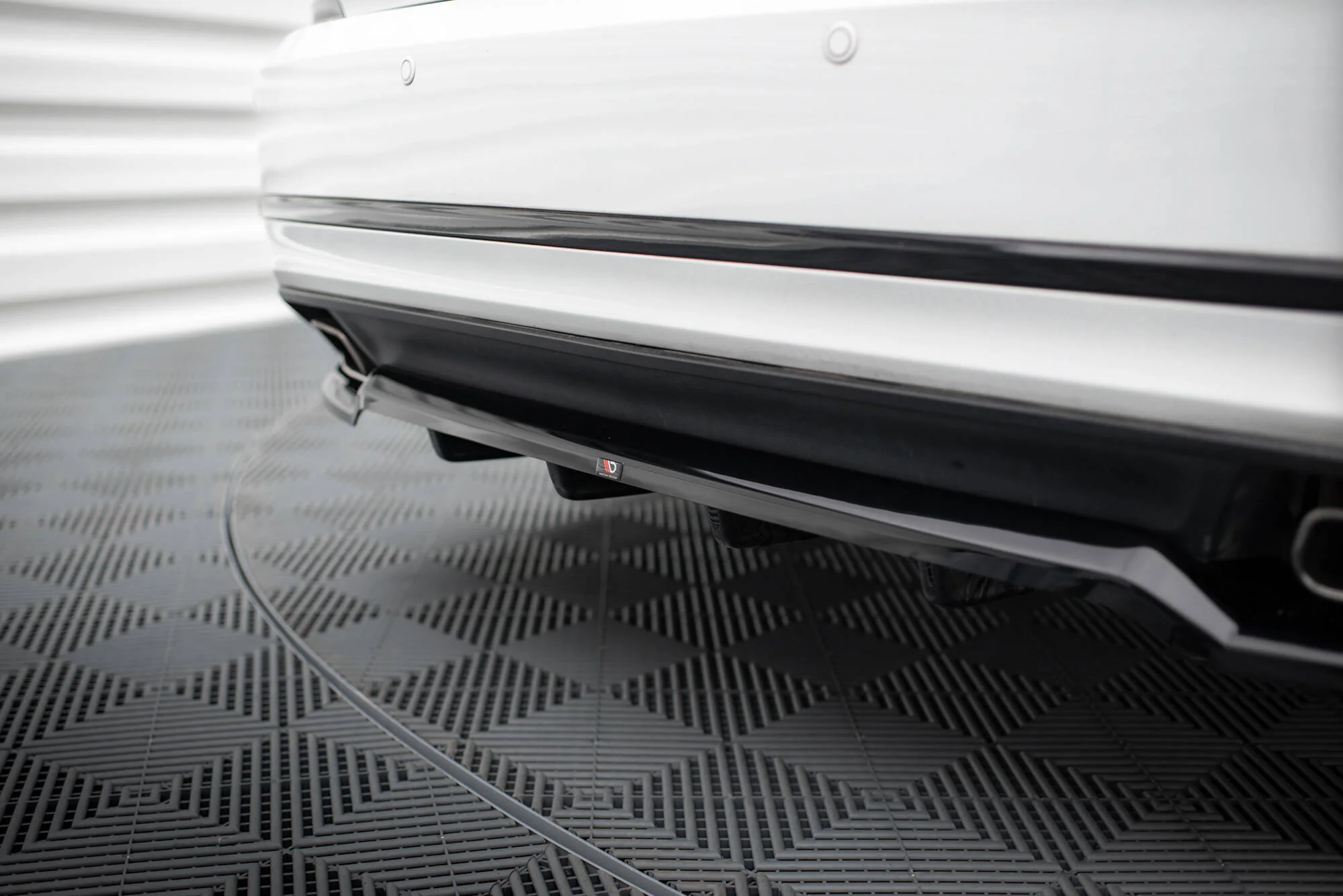 CENTRAL REAR SPLITTER (WITH VERTICAL BARS) VOLKSWAGEN PASSAT GT B8 FACELIFT USA - Image 5