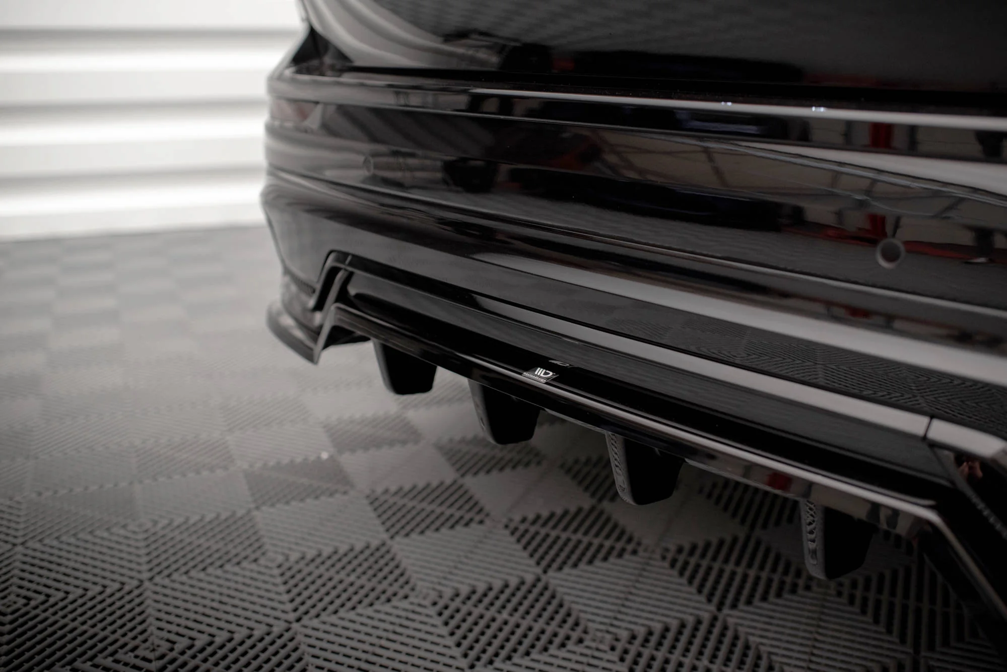CENTRAL REAR SPLITTER (WITH VERTICAL BARS) VOLVO XC60 R-DESIGN MK2 FACELIFT - Image 3