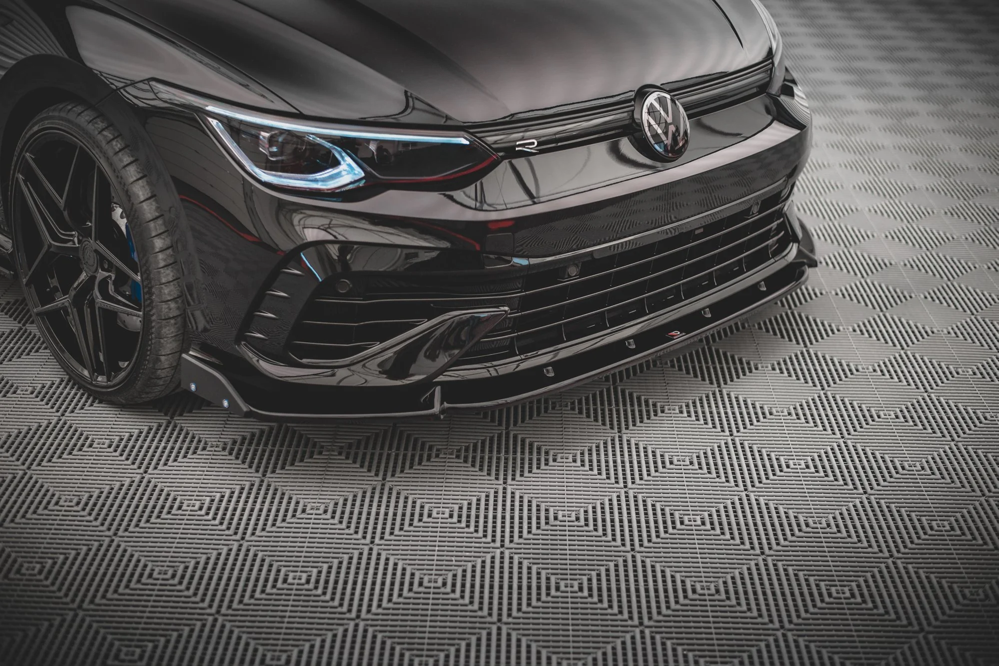 FRONT SPLITTER + FLAPS V.2 VOLKSWAGEN GOLF R MK8 - Image 2