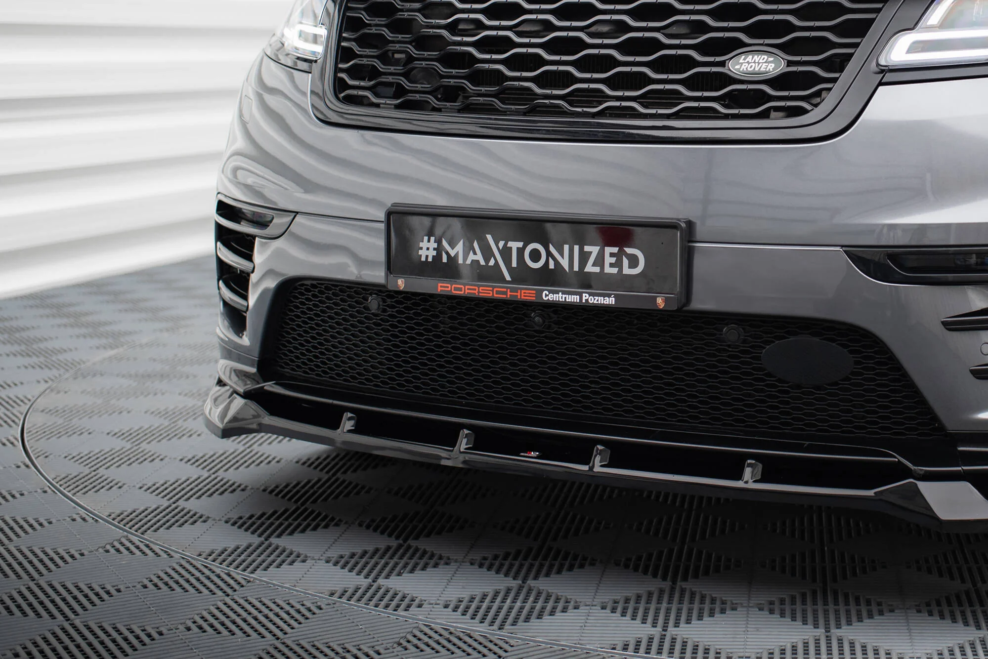 Front Splitter Land Rover Range Rover Velar R-Dynamic Mk1 - Image 4