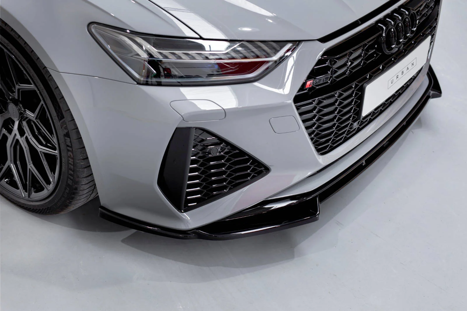 FRONT SPLITTER V.1 AUDI RS6 C8 - Image 6