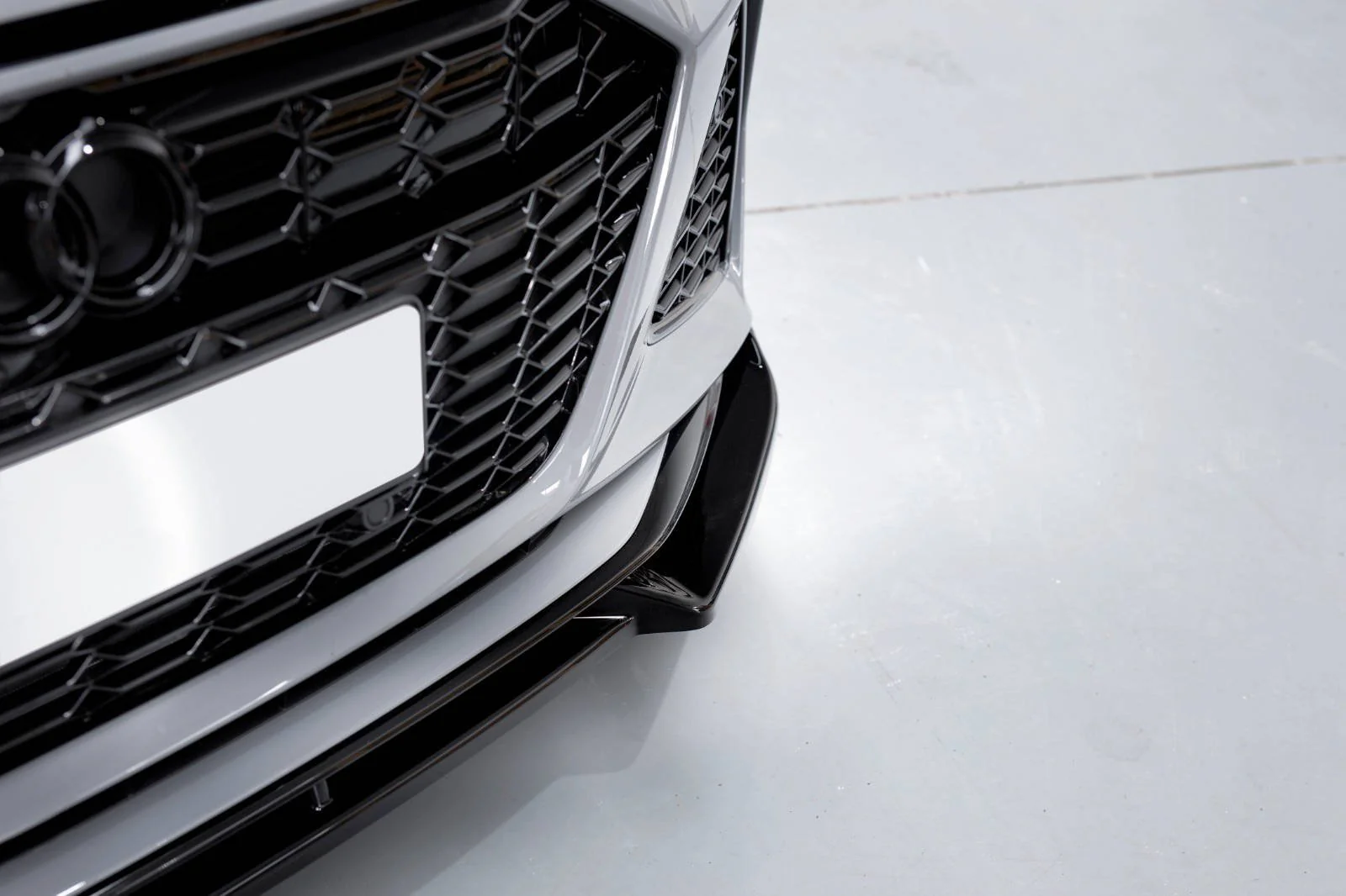 FRONT SPLITTER V.1 AUDI RS6 C8 - Image 7