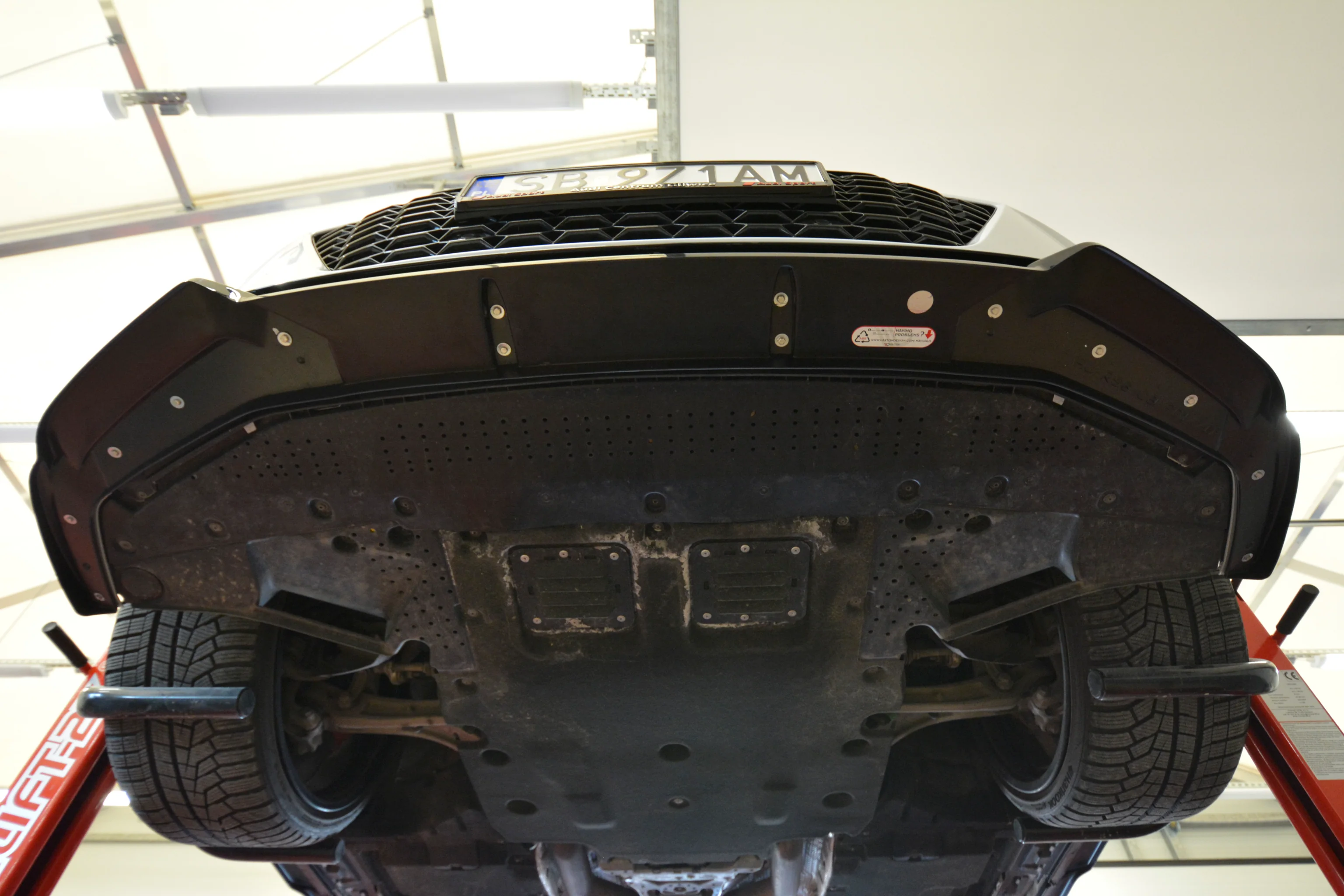 FRONT SPLITTER V.1 AUDI RS6 C8 - Image 8
