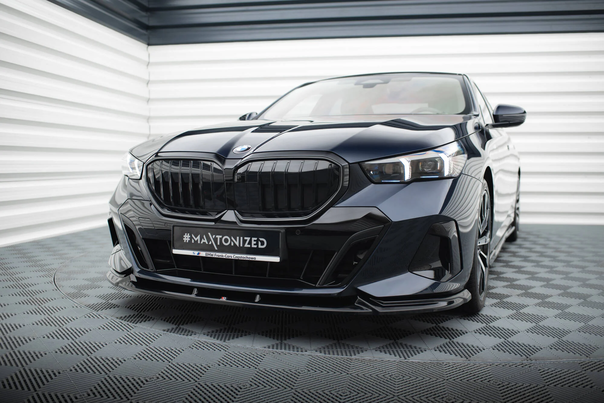 FRONT SPLITTER V.1 BMW 5 M-PACK G60 - Image 3
