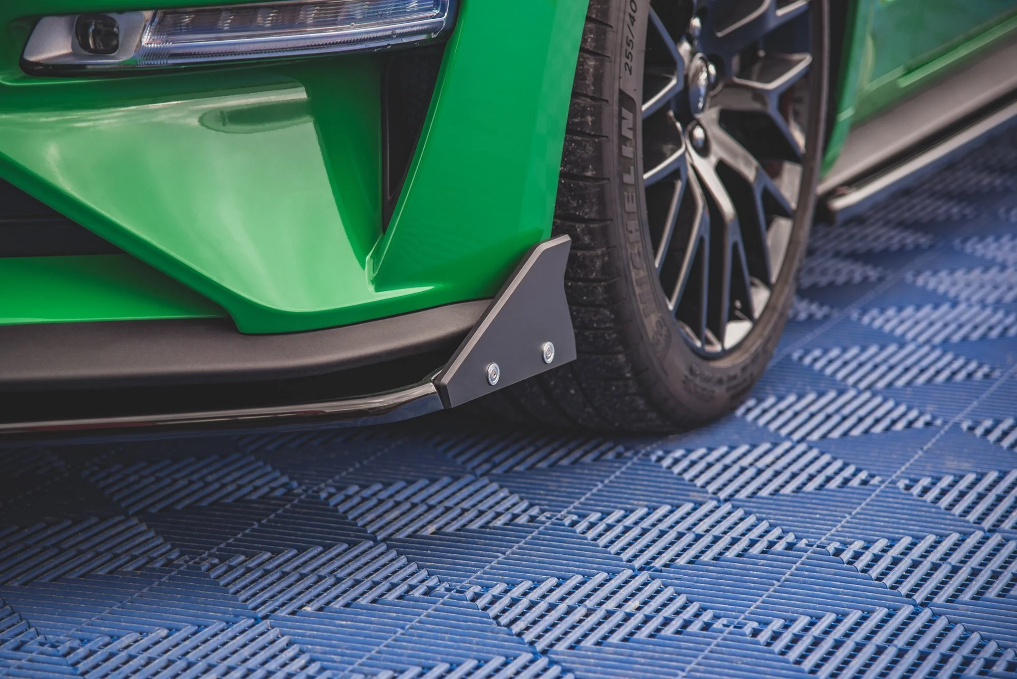 FRONT SPLITTER V.1 + FLAPS FORD MUSTANG GT MK6 FACELIFT - Image 4