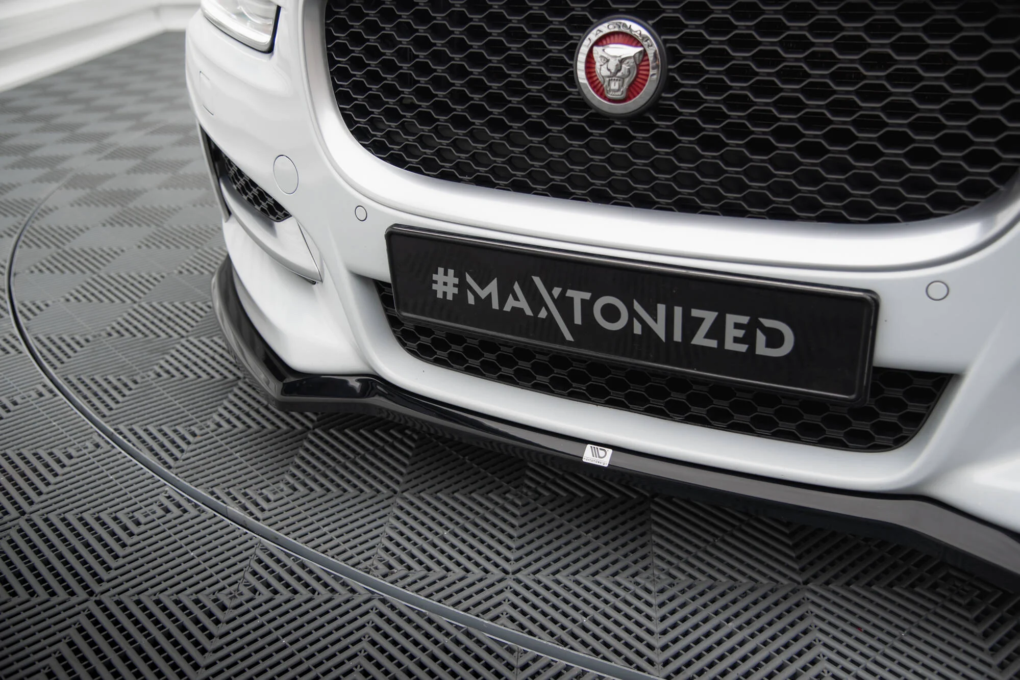 FRONT SPLITTER V.1 JAGUAR XE R-SPORT X760 - Image 4