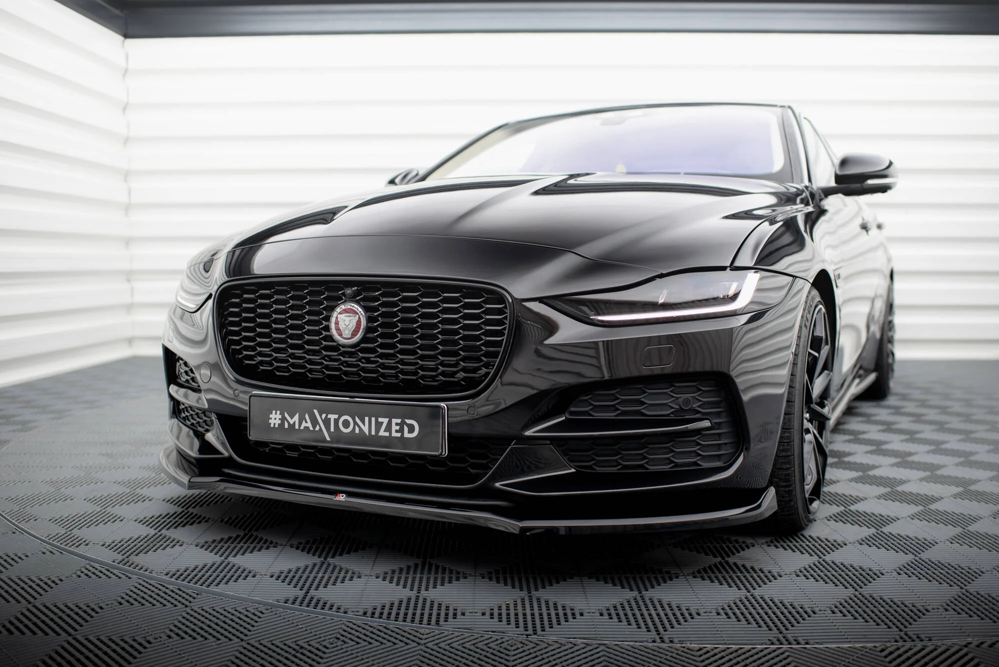 FRONT SPLITTER V.1 JAGUAR XE X760 FACELIFT - Image 3
