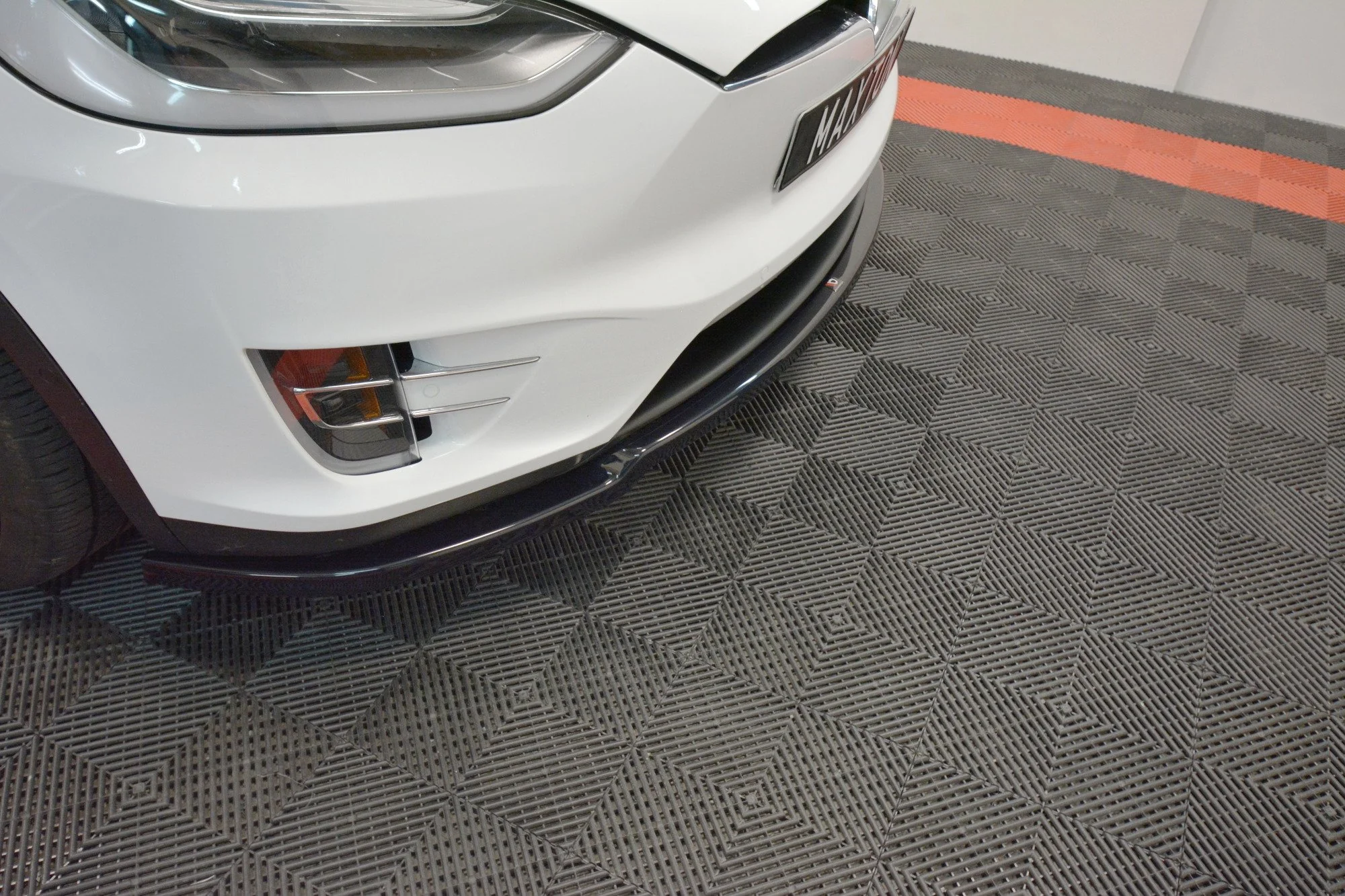 FRONT SPLITTER V.1 TESLA MODEL X - Image 2