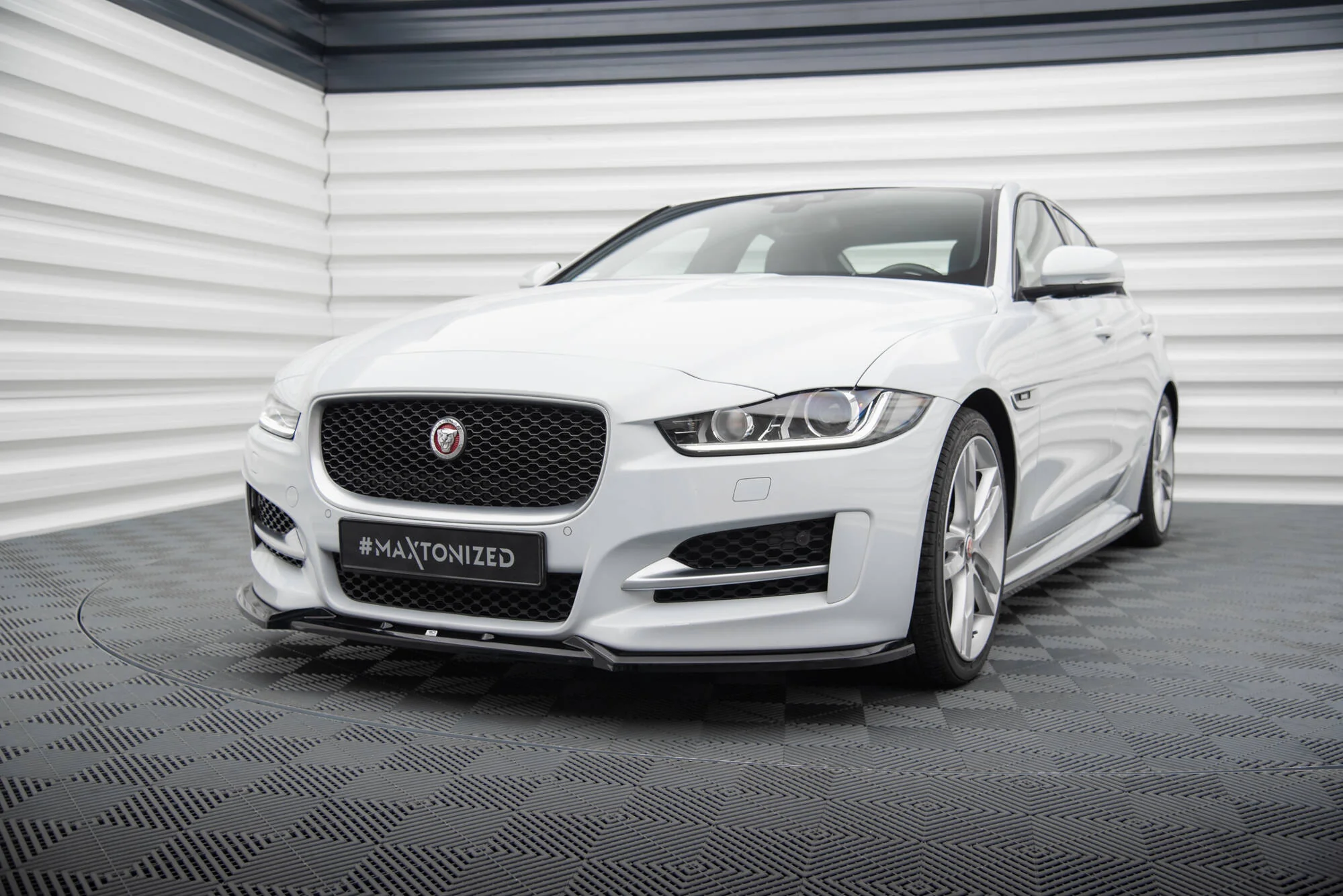 FRONT SPLITTER V.2 JAGUAR XE R-SPORT X760 - Image 3