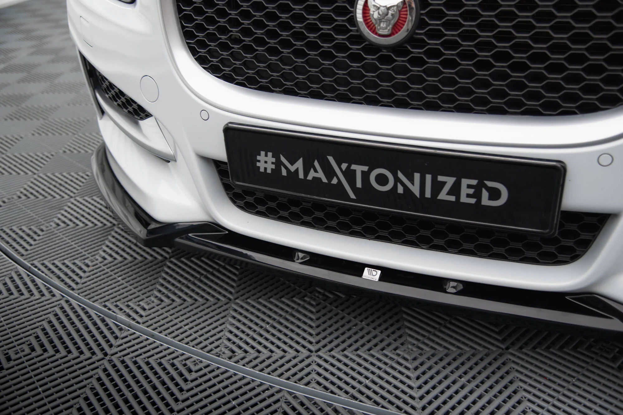 FRONT SPLITTER V.2 JAGUAR XE R-SPORT X760 - Image 4