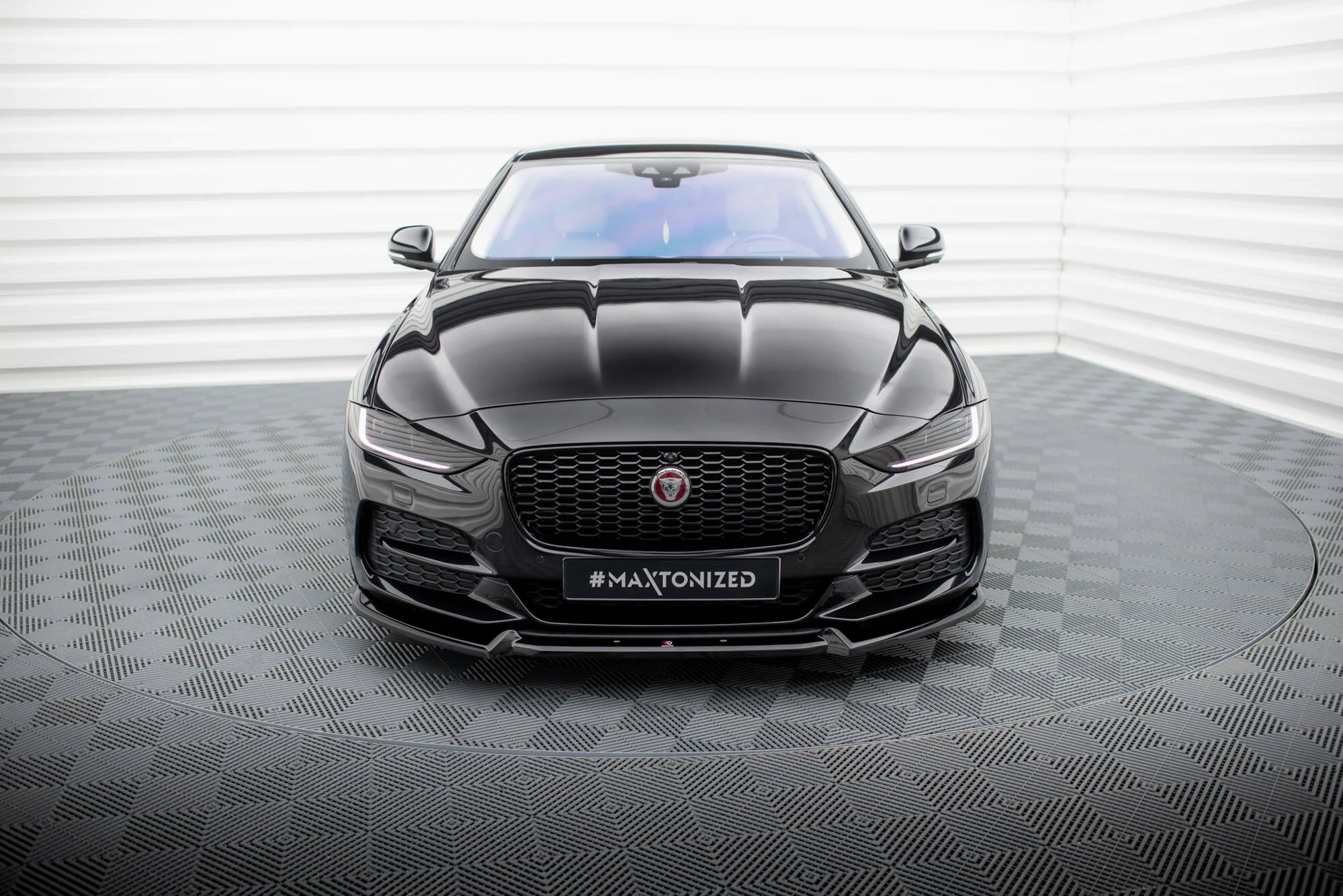 FRONT SPLITTER V.2 JAGUAR XE X760 FACELIFT - Image 2