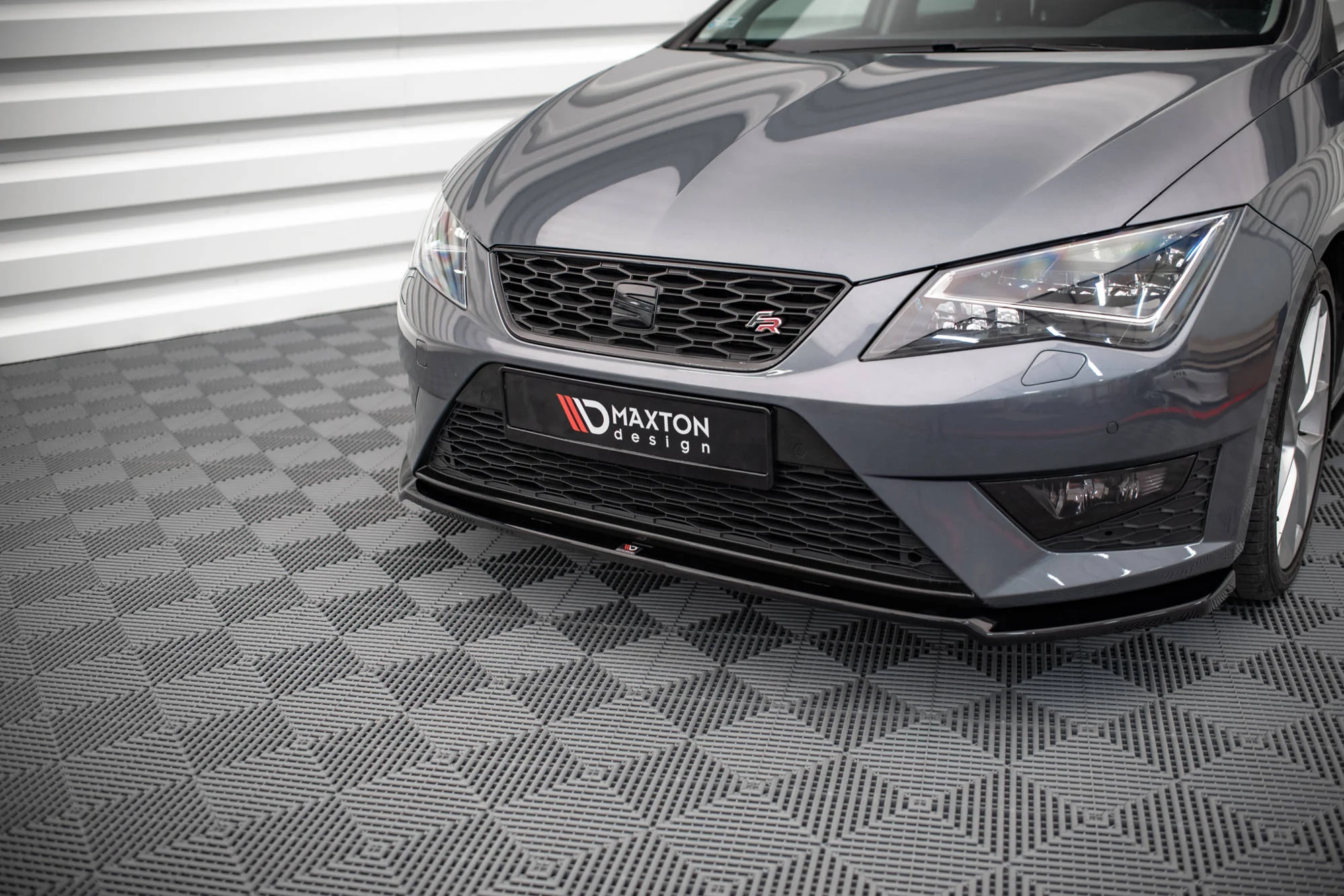 FRONT SPLITTER V.2 SEAT LEON FR / CUPRA MK3 - Image 2