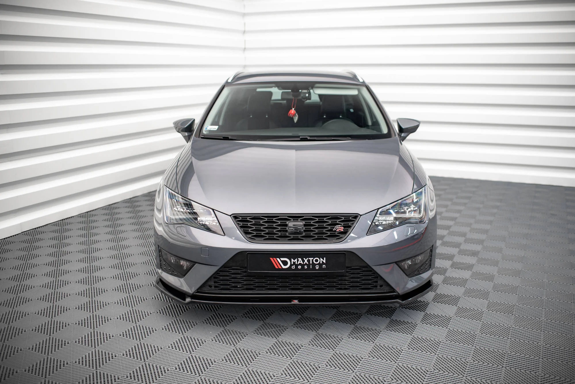 FRONT SPLITTER V.2 SEAT LEON FR / CUPRA MK3 - Image 3
