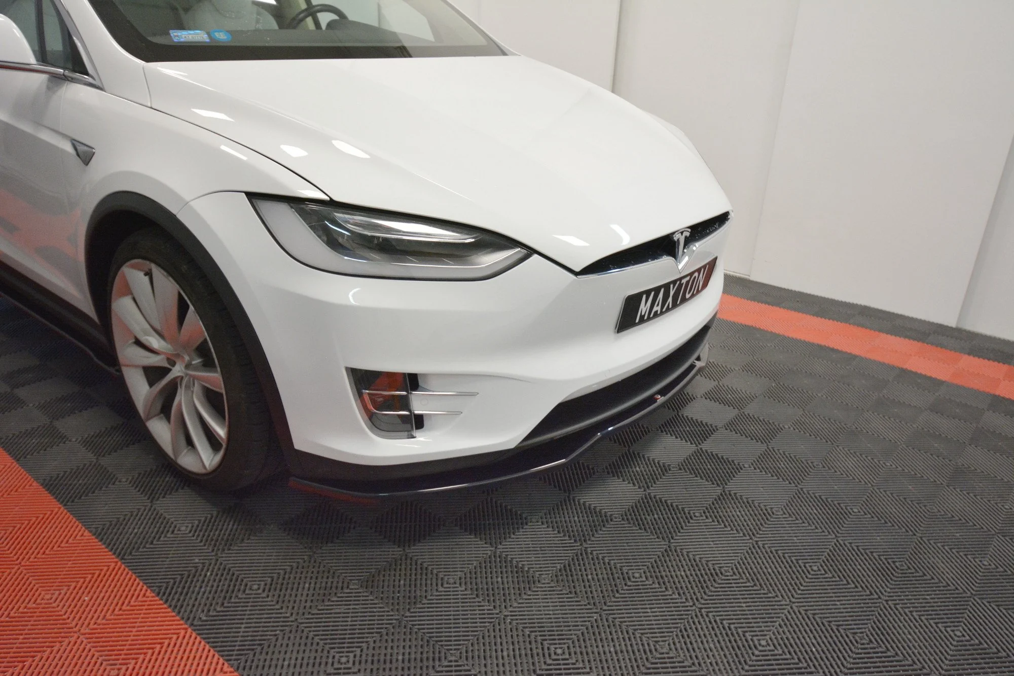FRONT SPLITTER V.2 TESLA MODEL X - Image 2