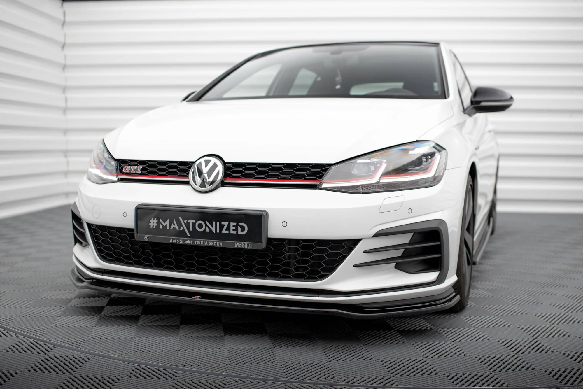 FRONT SPLITTER V.2 VW GOLF VII GTI FACELIFT - Image 3