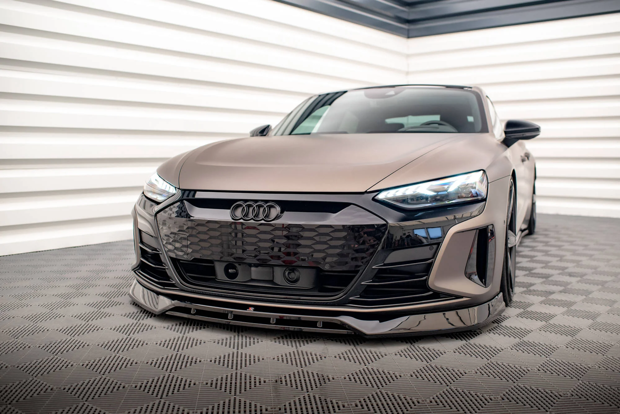 FRONT SPLITTER V.3 AUDI E-TRON GT / RS GT MK1 - Image 3