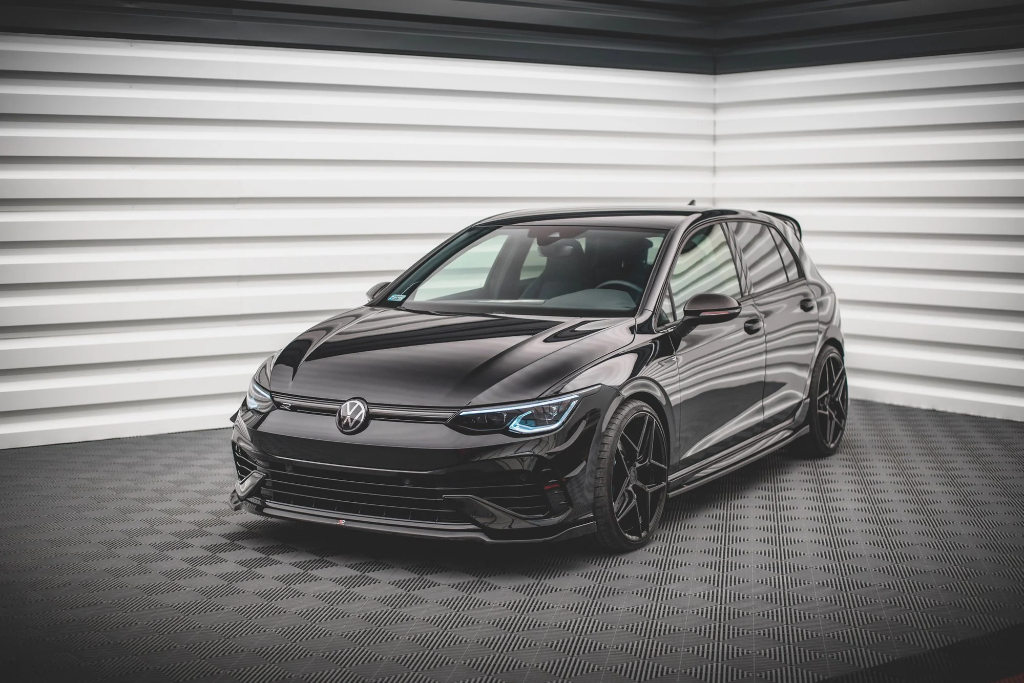 FRONT SPLITTER V.6 VOLKSWAGEN GOLF R MK8 - Image 4