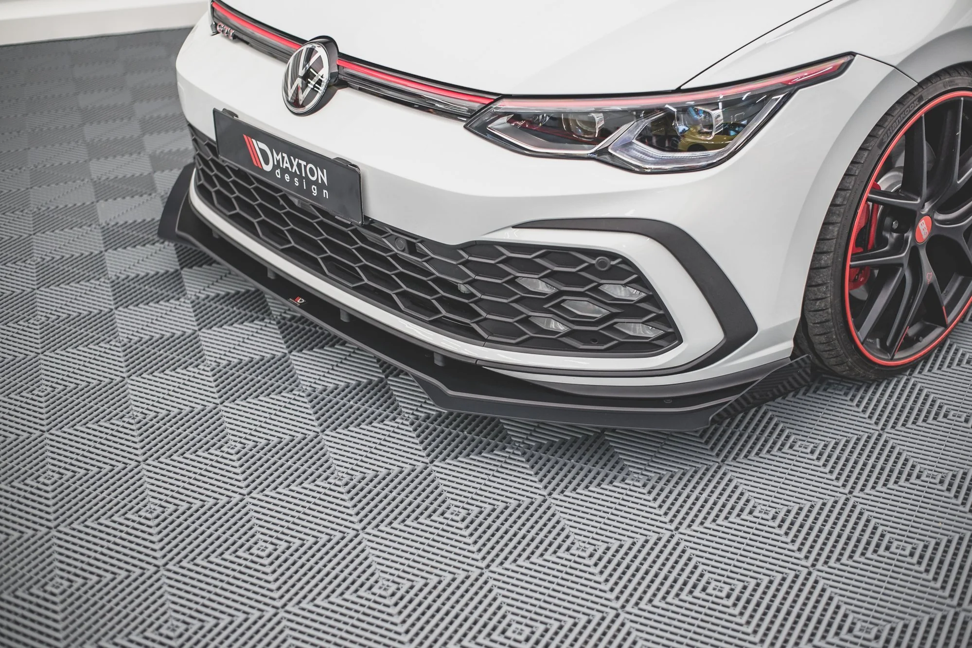 RACING DURABILITY FRONT SPLITTER + FLAPS VOLKSWAGEN GOLF 8 GTI / R-LINE - Image 2