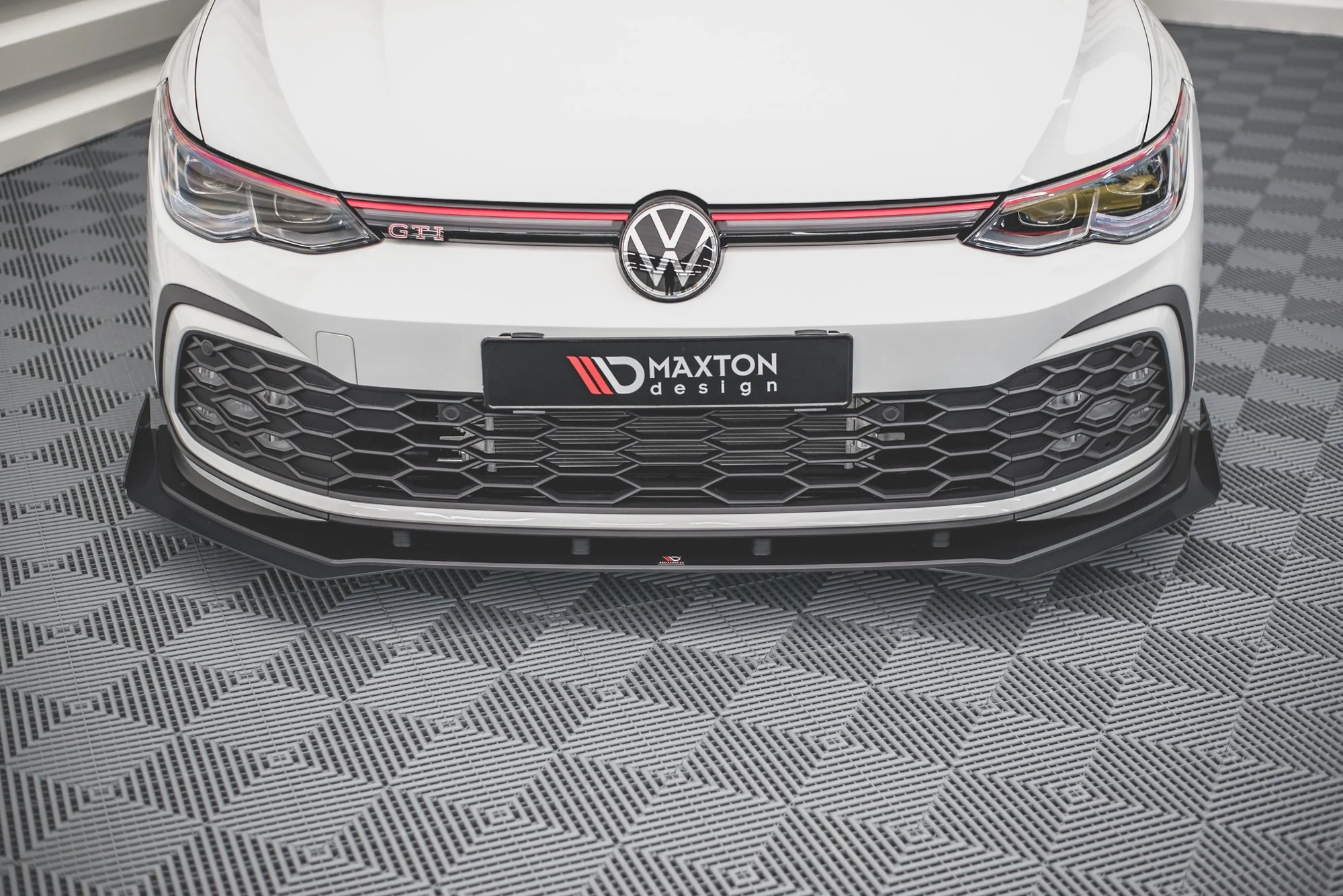 RACING DURABILITY FRONT SPLITTER + FLAPS VOLKSWAGEN GOLF 8 GTI / R-LINE - Image 3