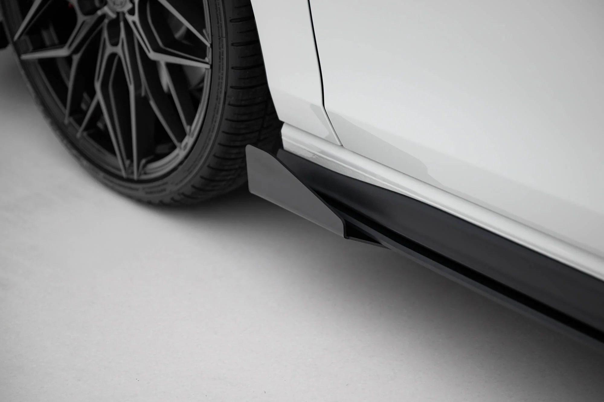 RACING DURABILITY SIDE SKIRTS DIFFUSERS + FLAPS VOLKSWAGEN GOLF 8 GTI / GTI CLUBSPORT / R-LINE - Image 6