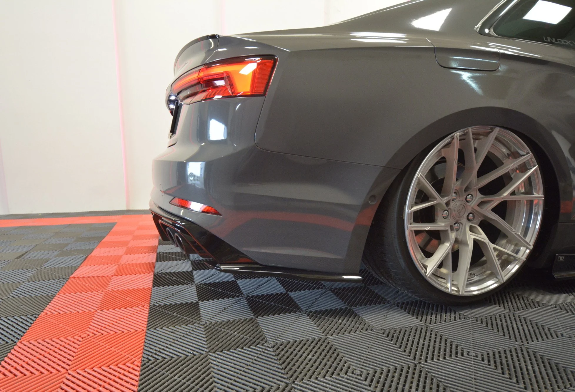 REAR SIDE SPLITTERS AUDI S5 F5 COUPE - Image 3