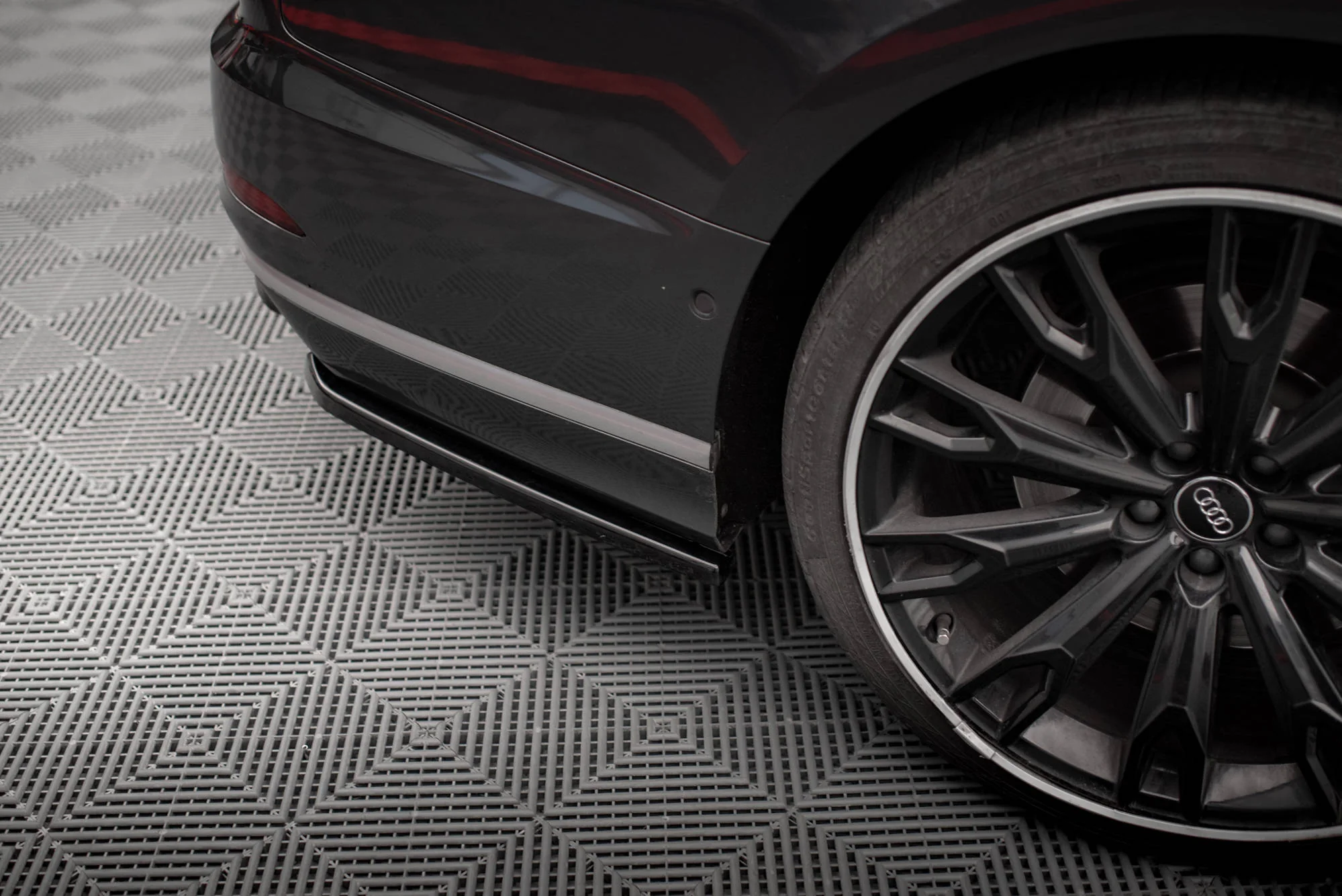 REAR SIDE SPLITTERS AUDI S8 D5 - Image 4