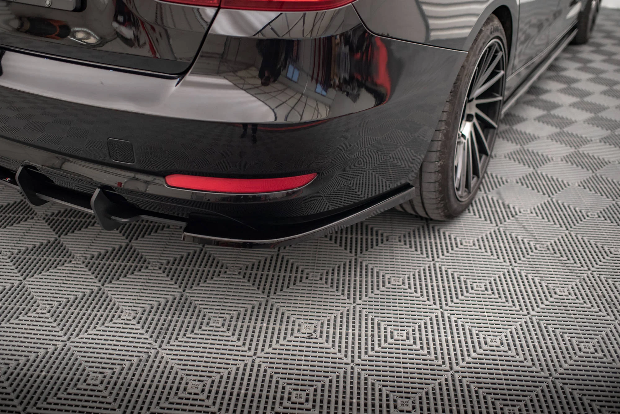 REAR SIDE SPLITTERS BMW 3 GT F34 - Image 3